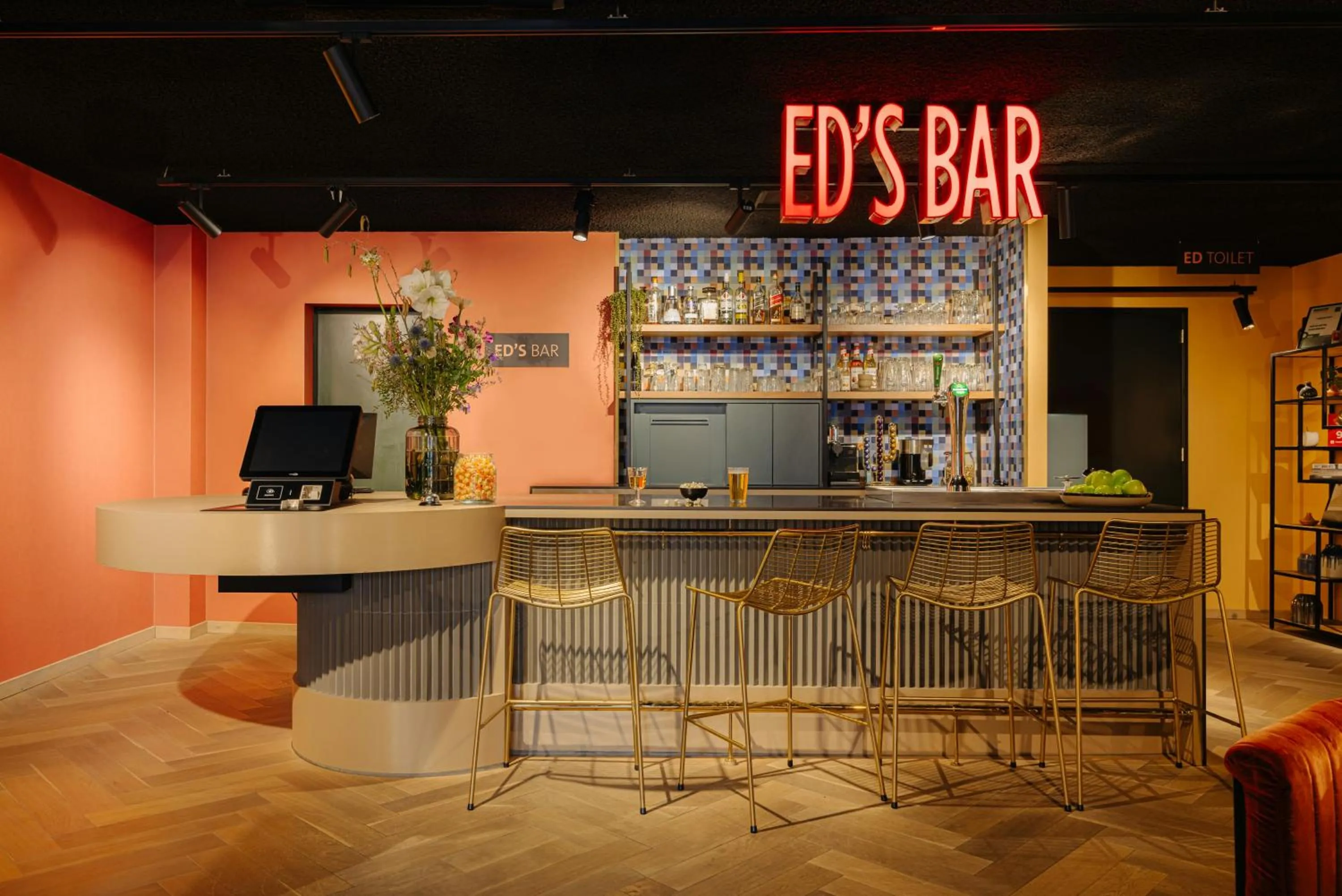 Lounge or bar in Leonardo Hotel Amsterdam Leidse Square