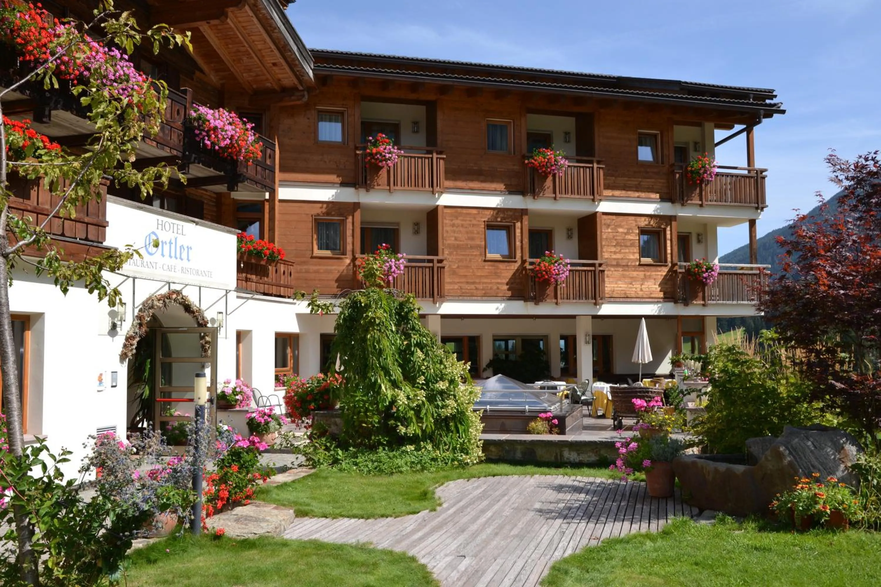Facade/entrance in Hotel Ortler