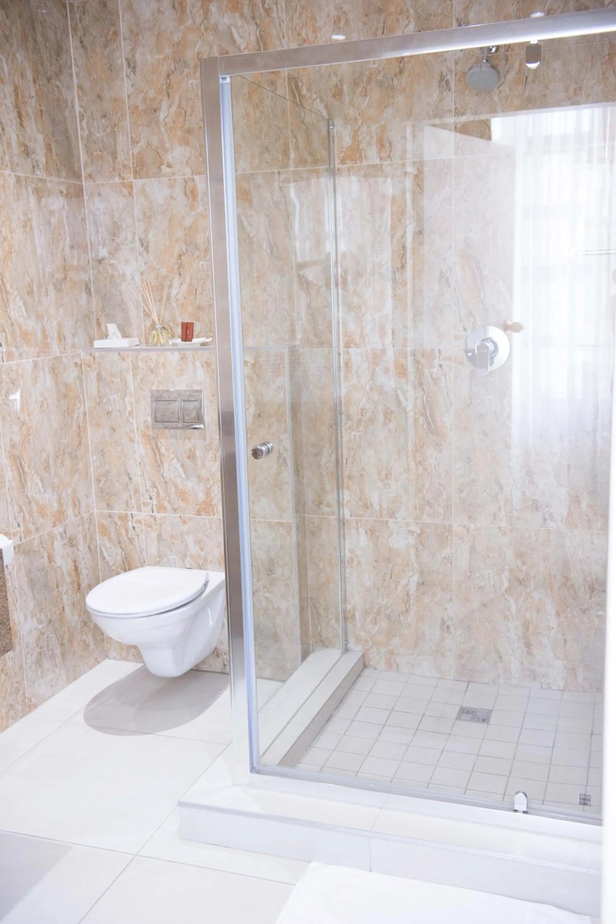 Shower in Britannia Hotel