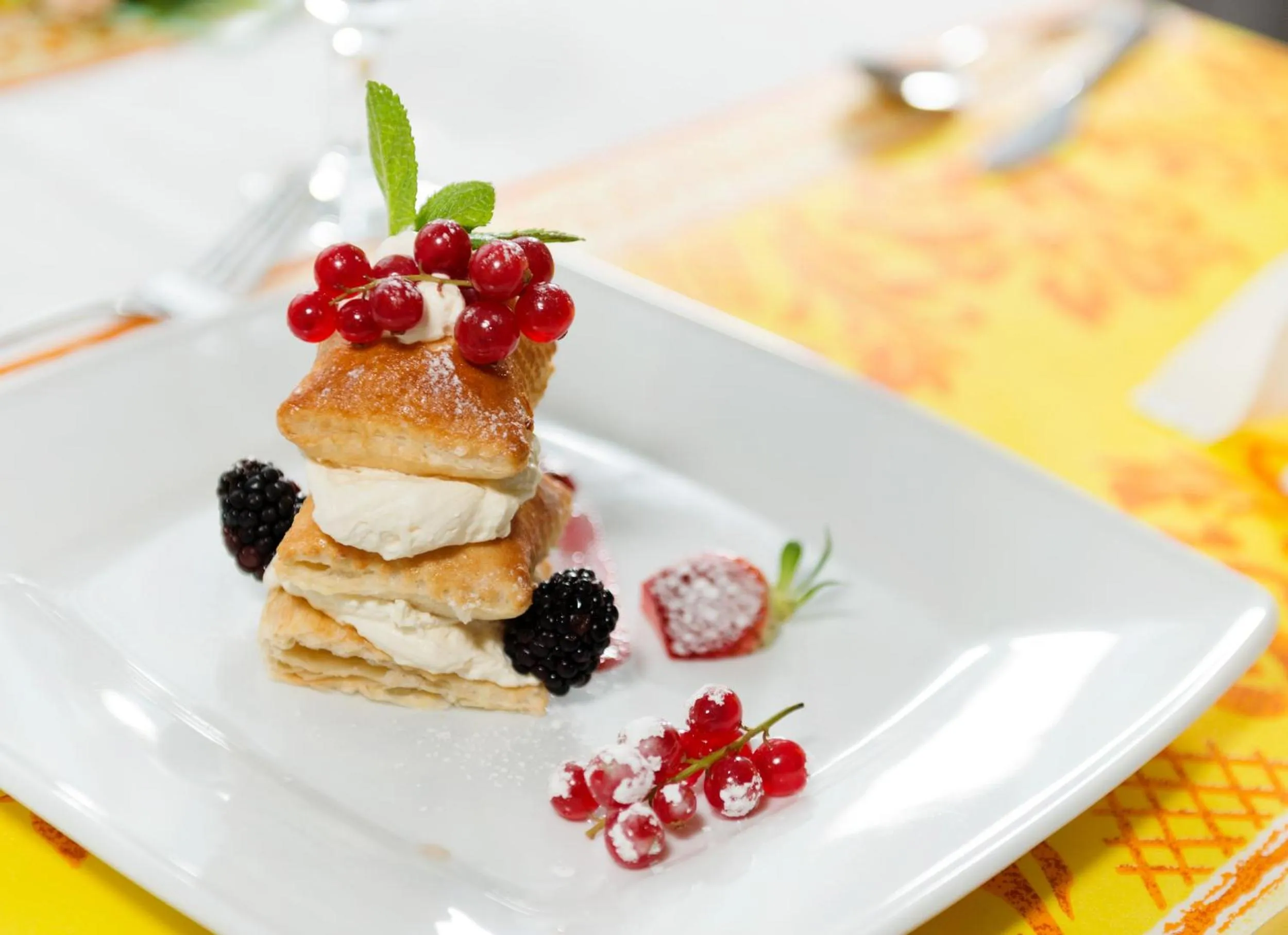 Restaurant/places to eat in Hotel Patriot