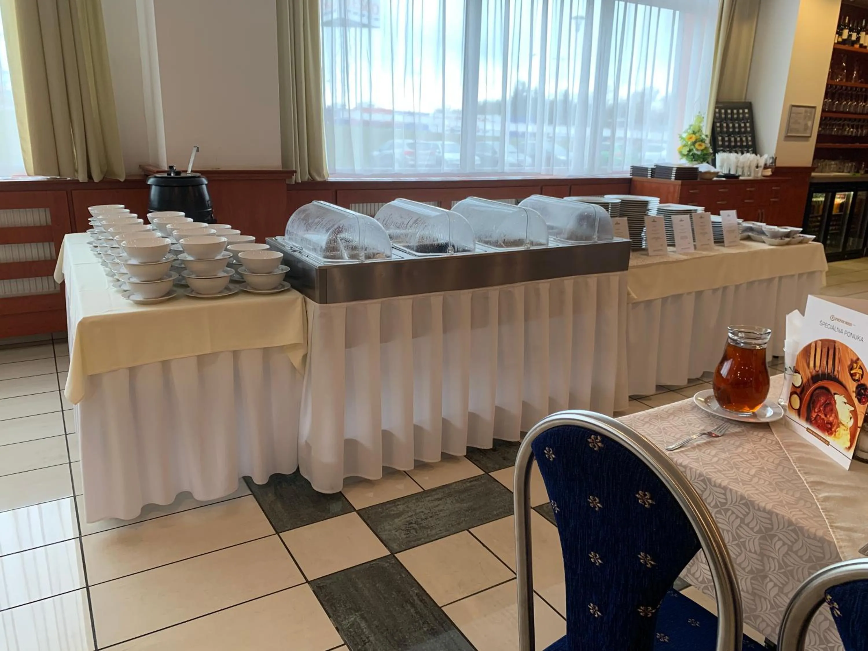 Restaurant/places to eat in Hotel Patriot