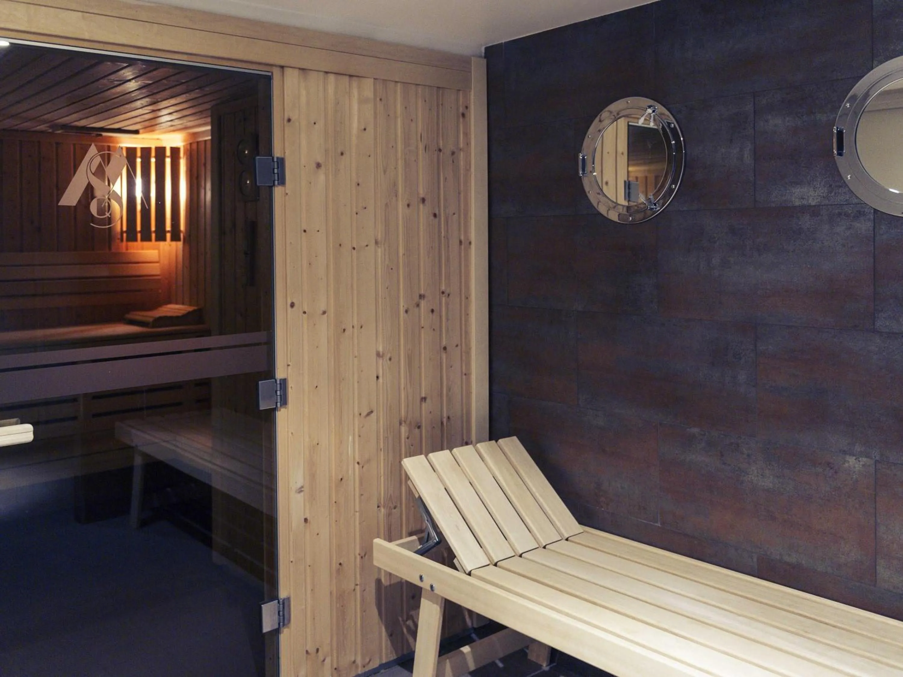 Fitness centre/facilities in Mercure Maurepas Saint Quentin