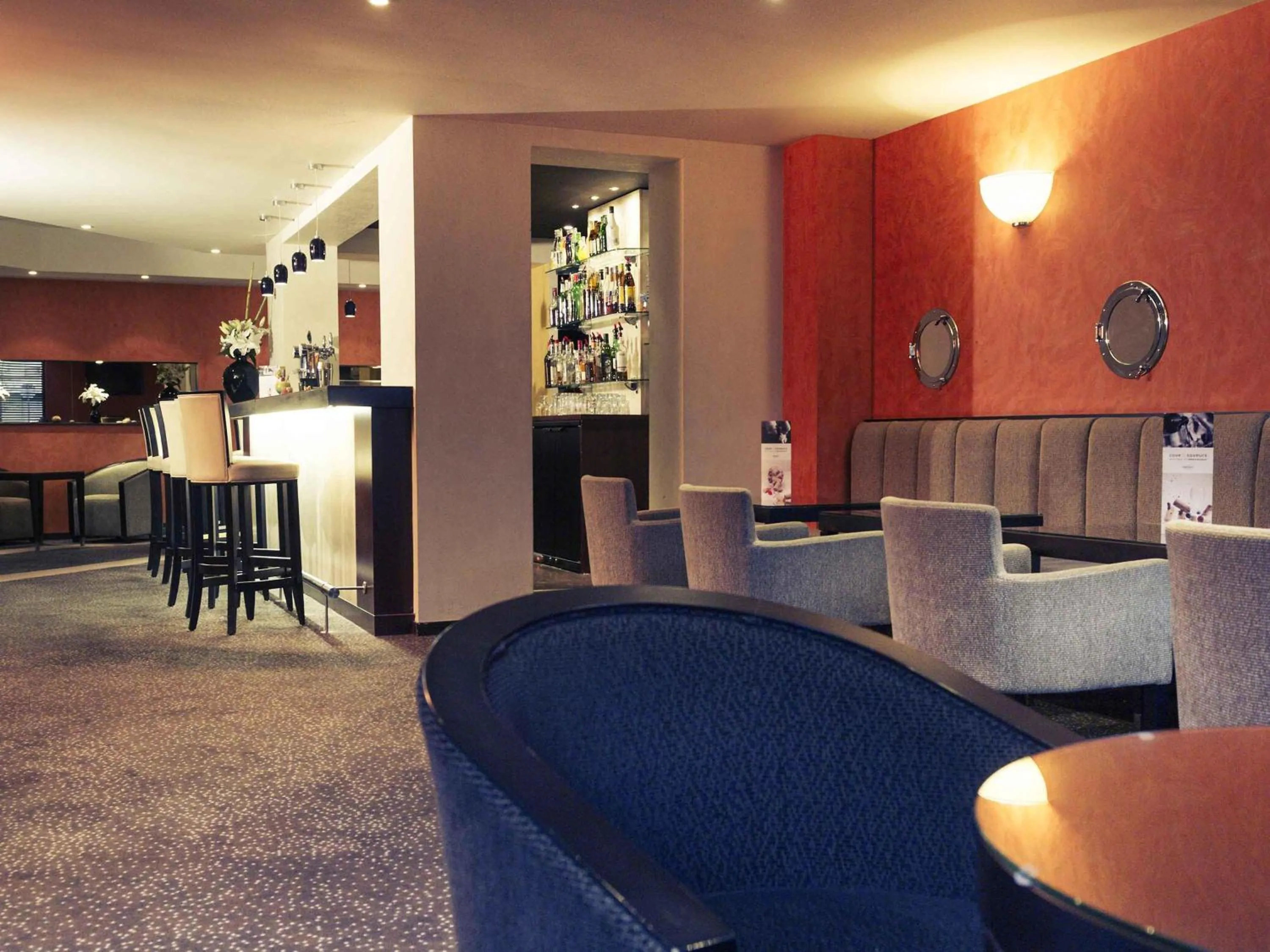Lounge or bar in Mercure Maurepas Saint Quentin