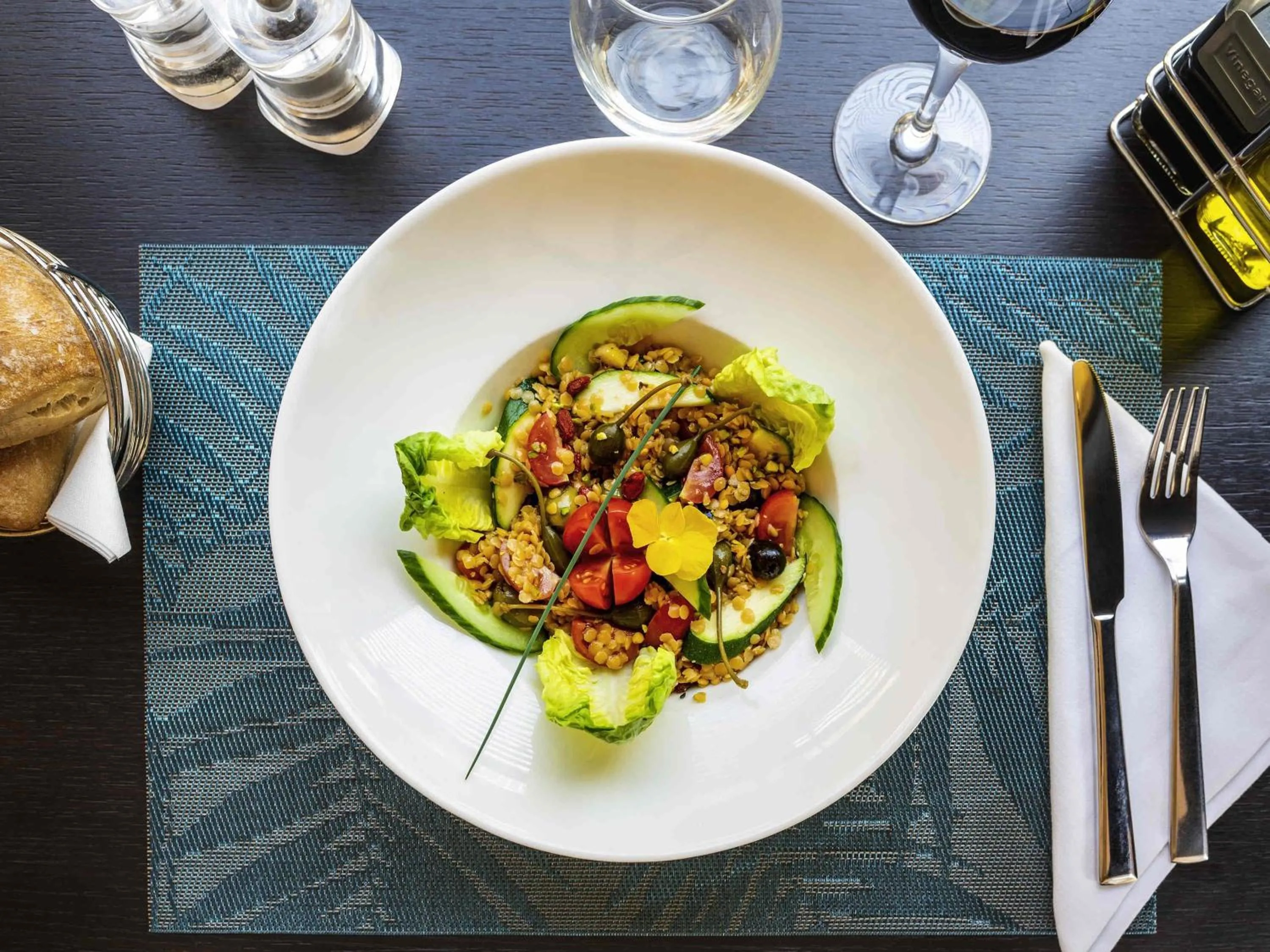 Restaurant/places to eat in Mercure Maurepas Saint Quentin