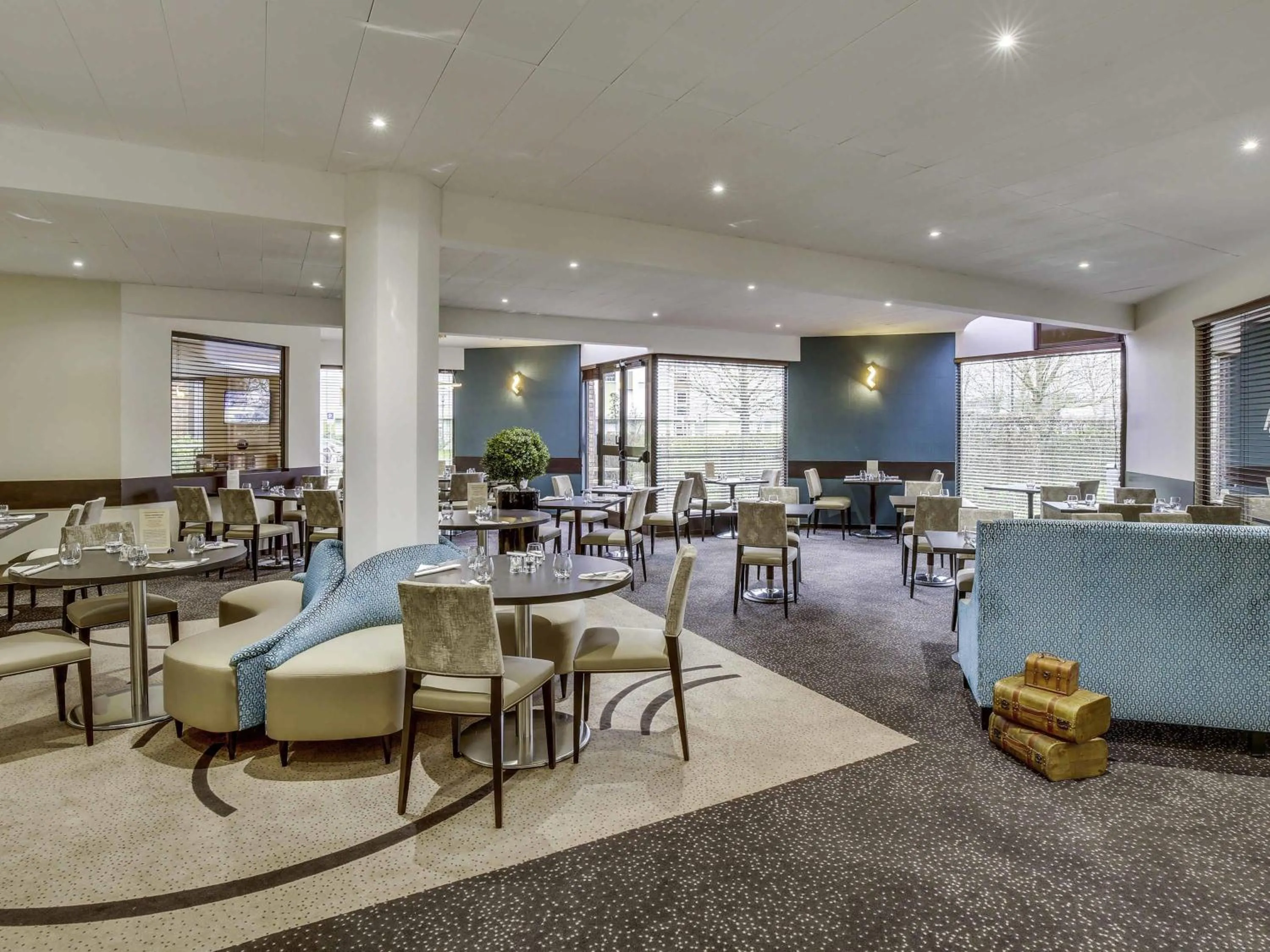 Property building in Mercure Maurepas Saint Quentin