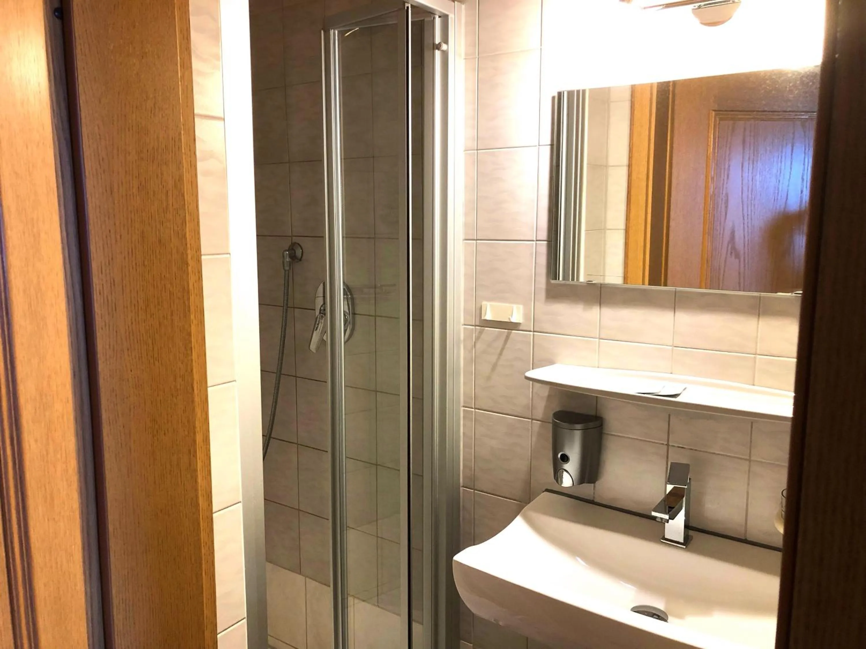 Toilet in Gästehaus Brigitte