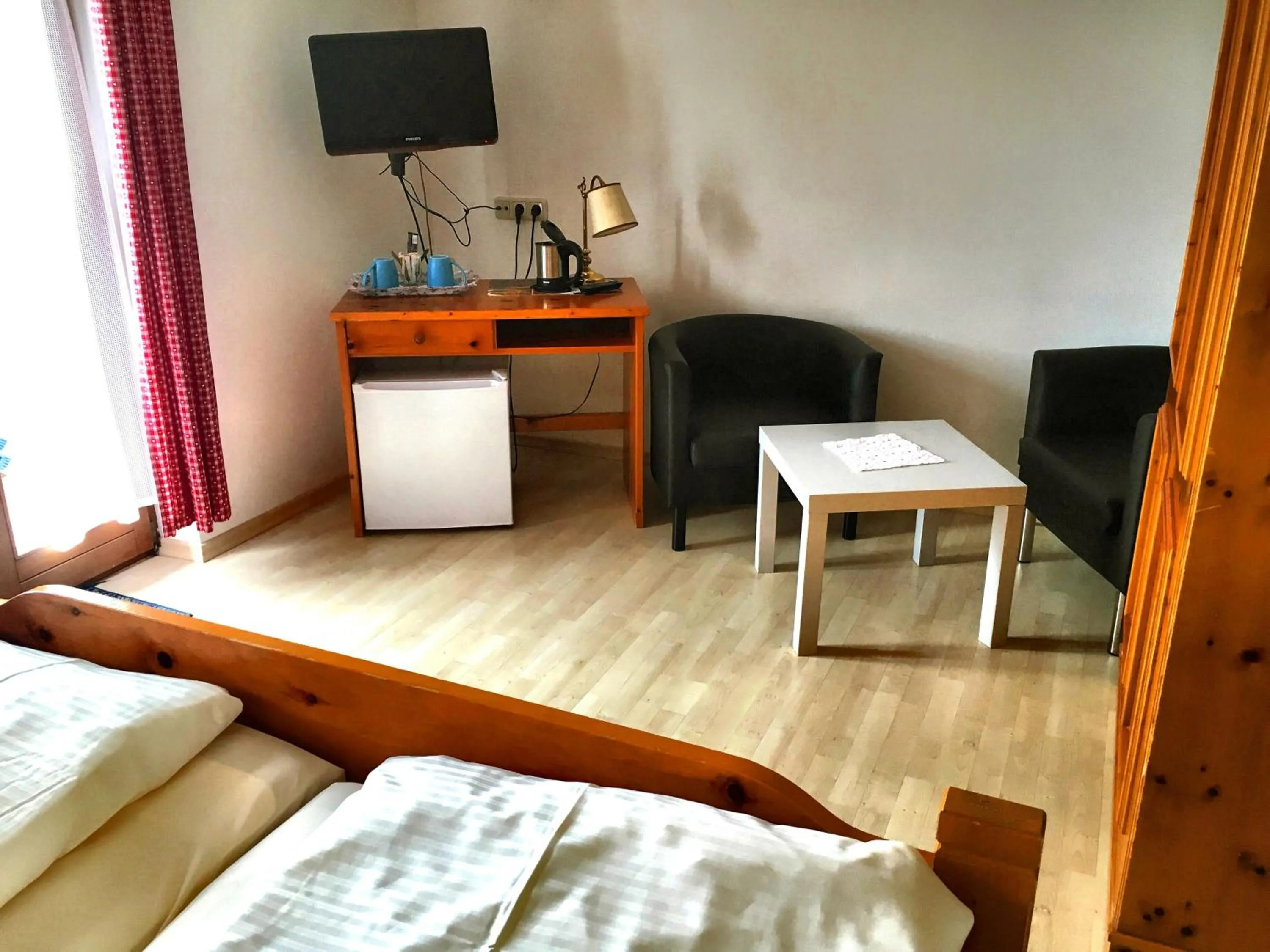 Dining area, Bed in Gästehaus Brigitte