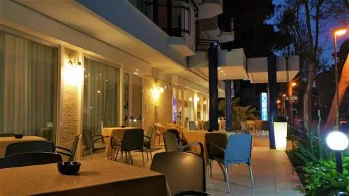 Hotel Canasta