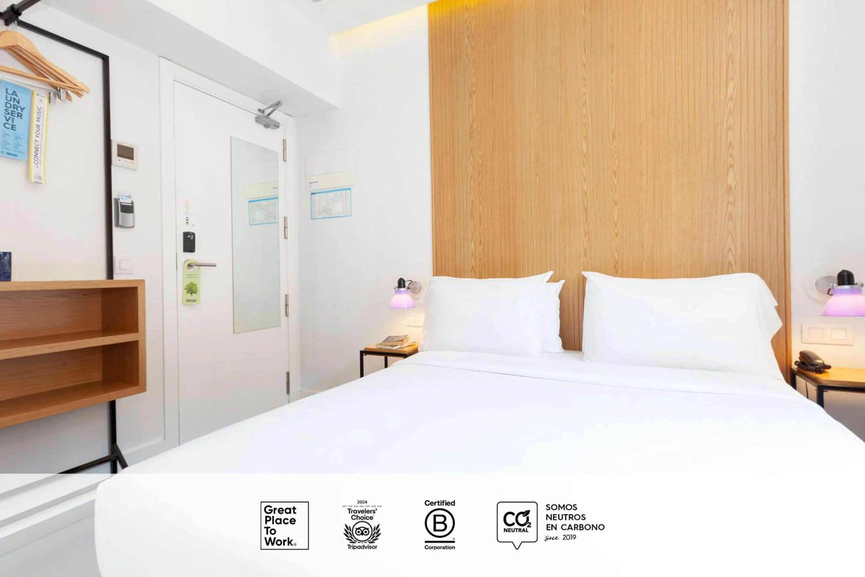 Photo of the whole room, Bed in SLEEP'N Atocha - B Corp Certified