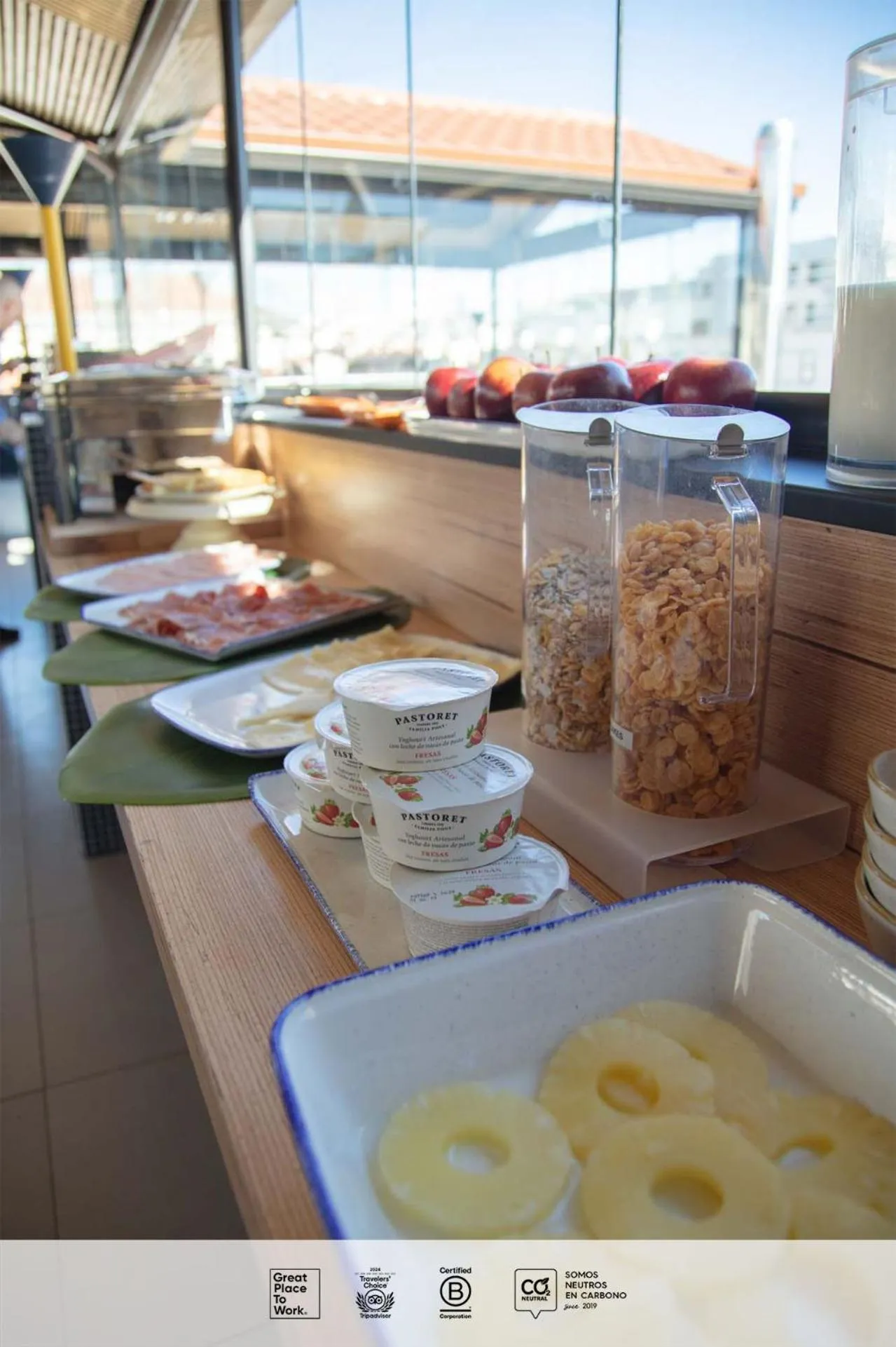 Buffet breakfast in SLEEP'N Atocha - B Corp Certified
