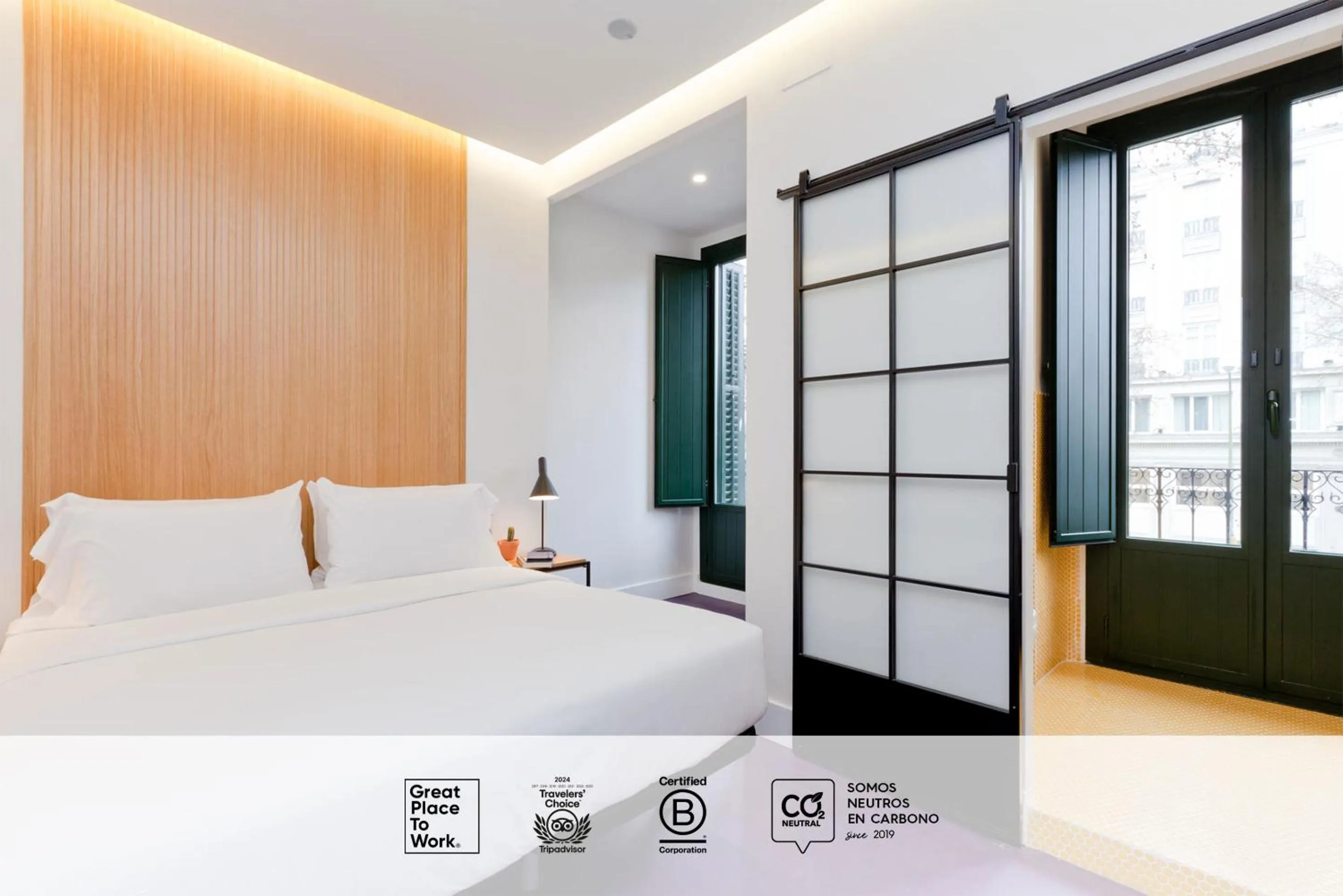 Photo of the whole room, Bed in SLEEP'N Atocha - B Corp Certified