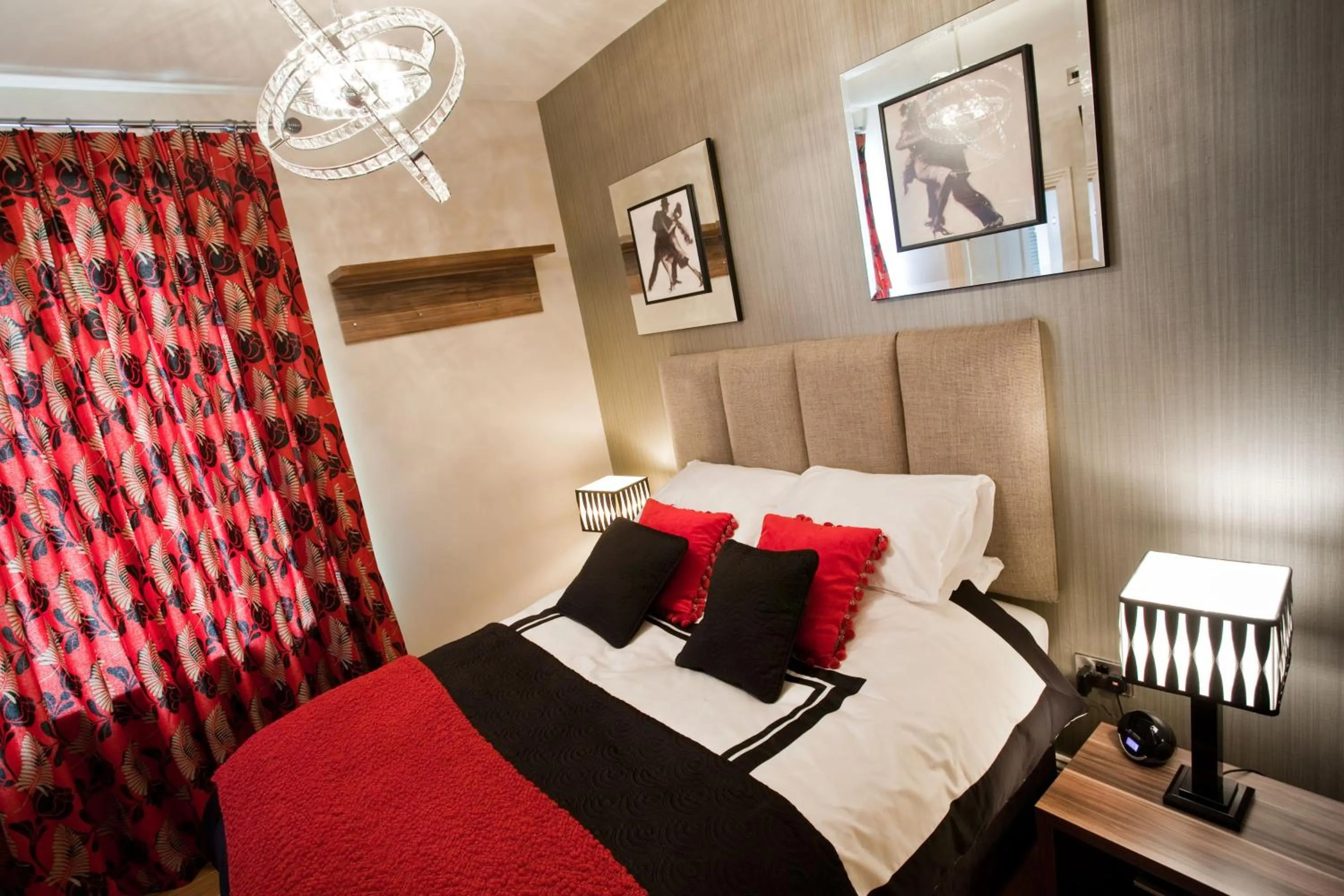 Bedroom, Bed in Portland Apartments