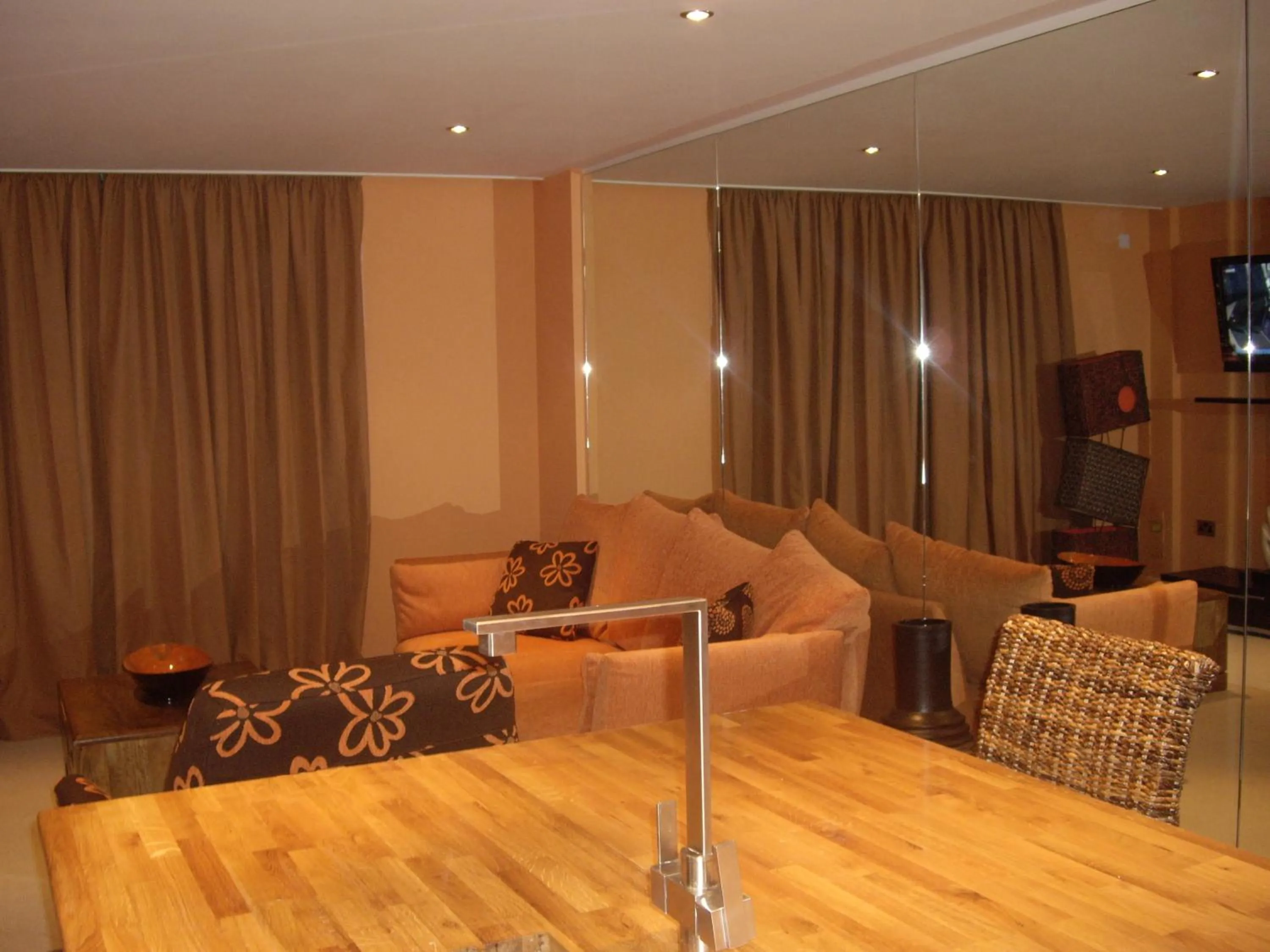 Photo of the whole room in Portland Apartments