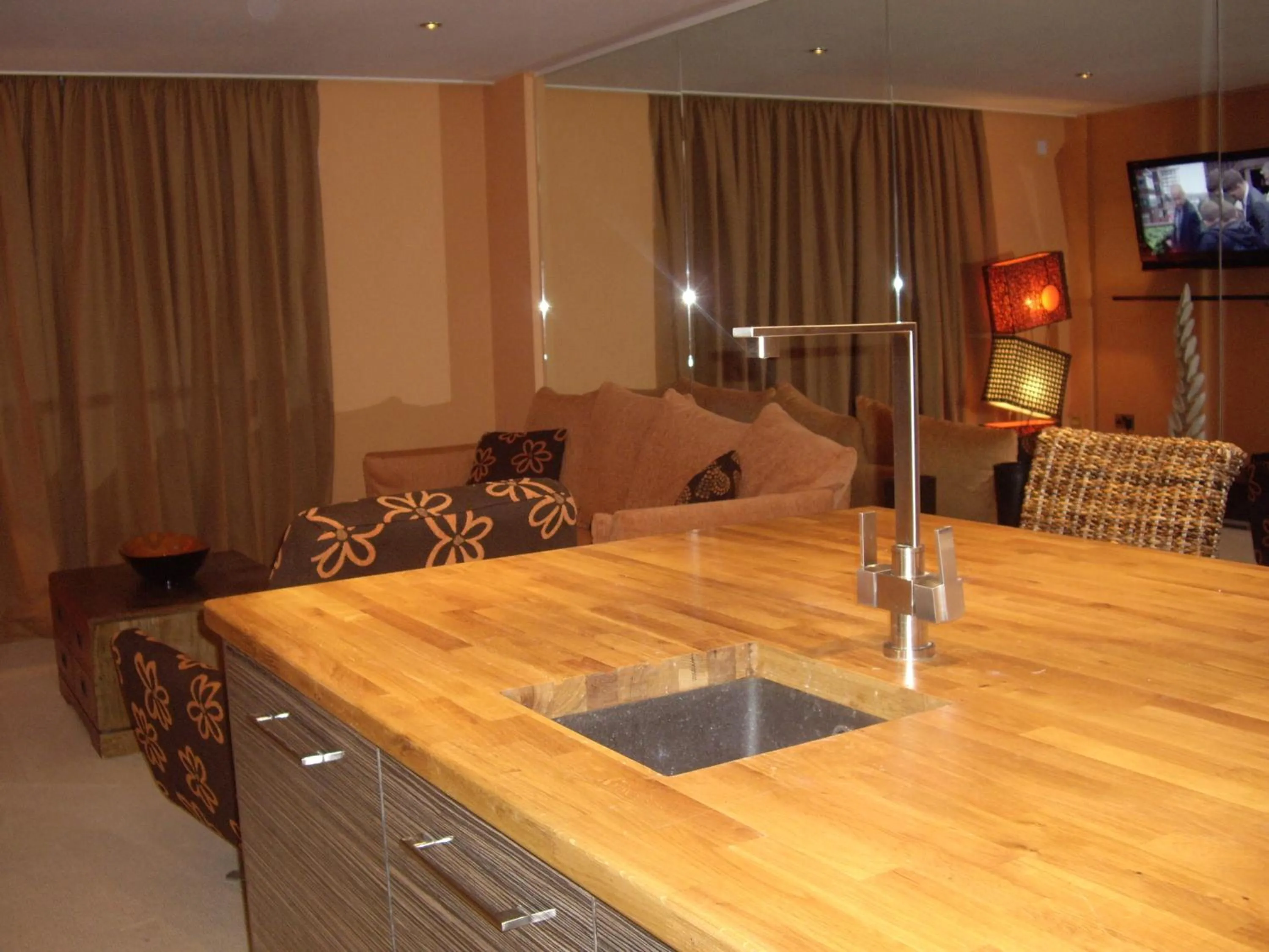 Photo of the whole room in Portland Apartments