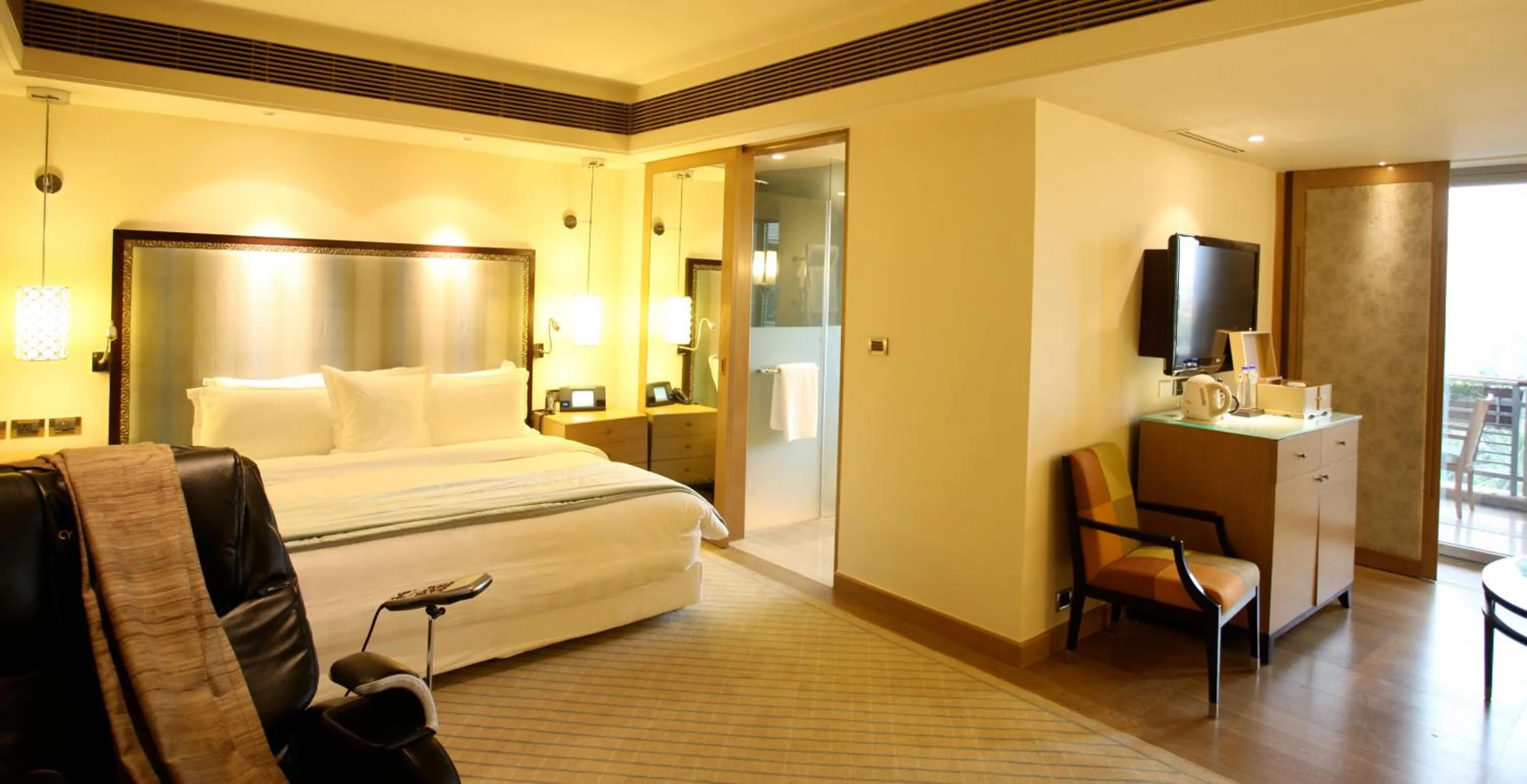 Bed in ITC Gardenia, a Luxury Collection Hotel, Bengaluru