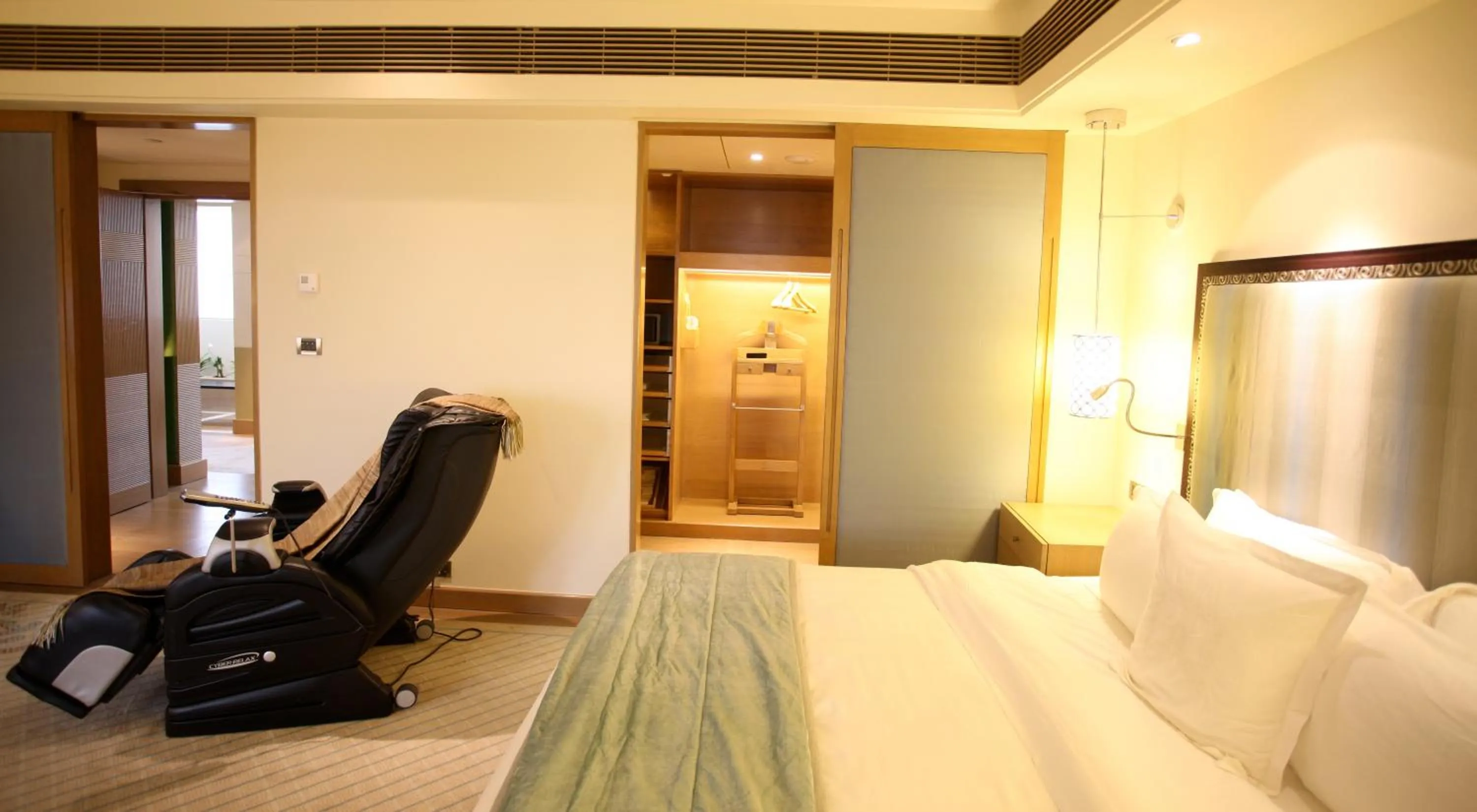 Bed in ITC Gardenia, a Luxury Collection Hotel, Bengaluru