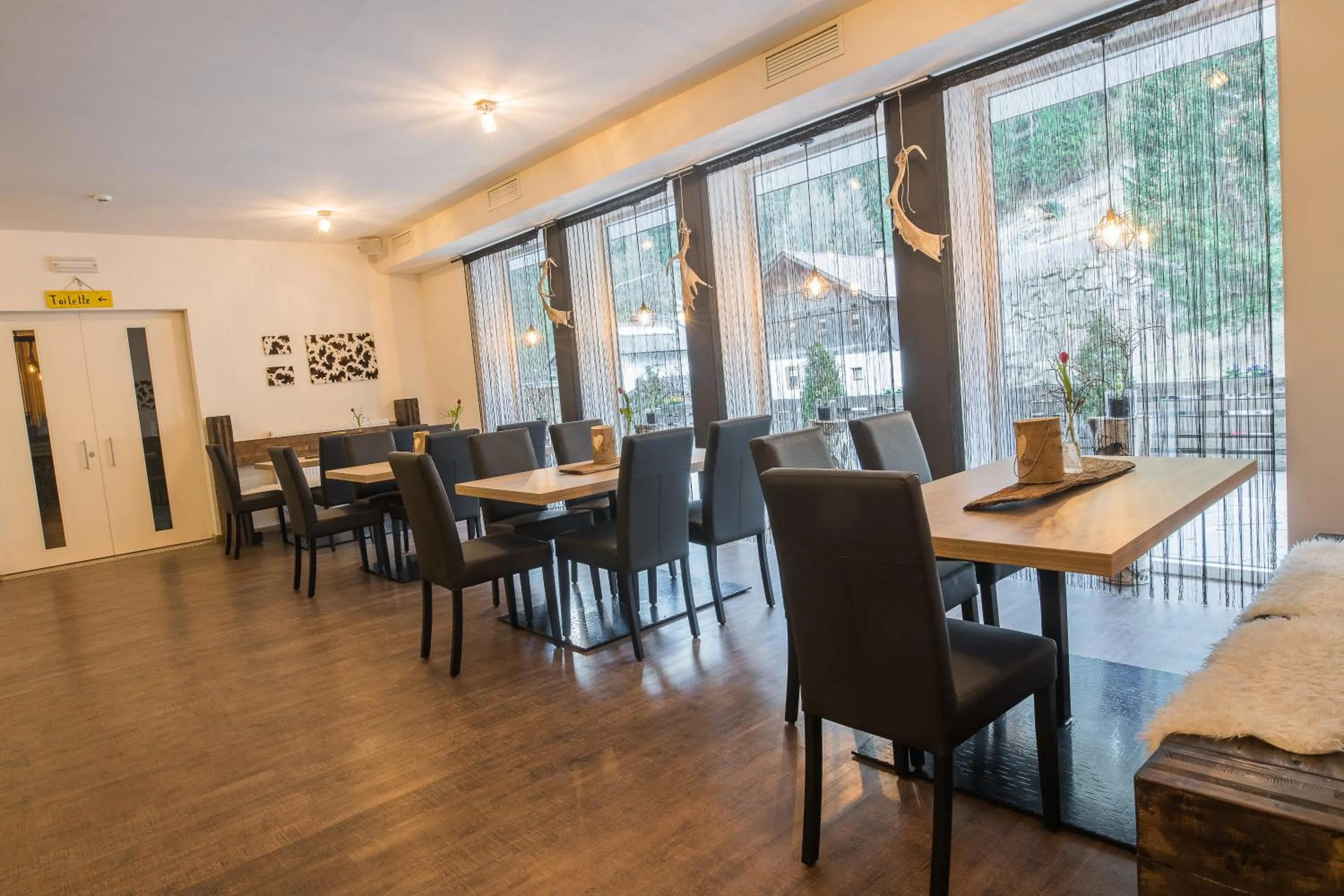 Restaurant/places to eat in Residence Martell Mountains