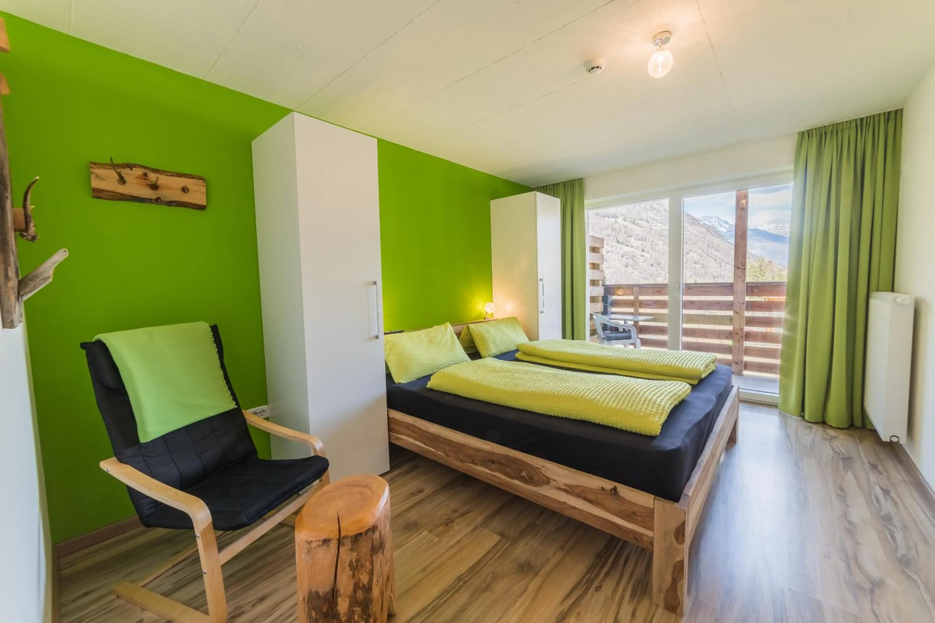 Photo of the whole room, Bed in Residence Martell Mountains