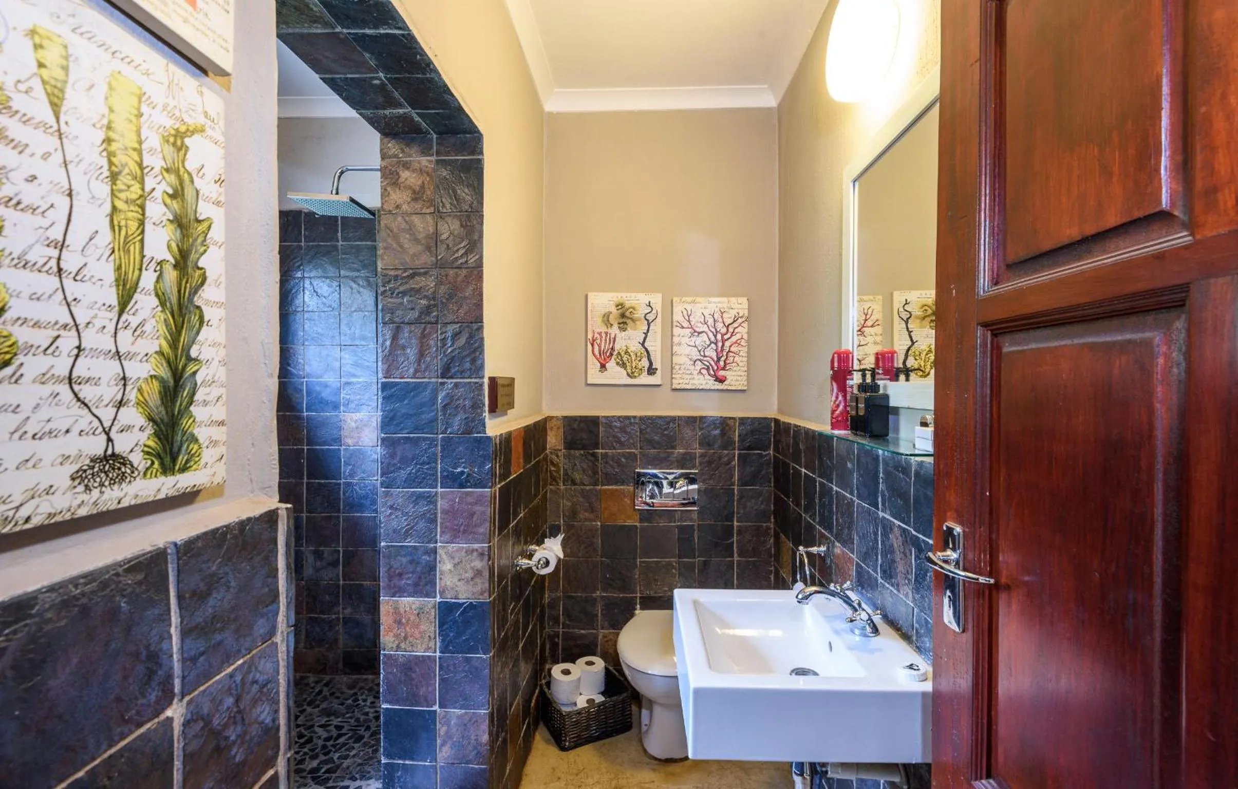 Bathroom in Khaya Ndlovu Safari Manor