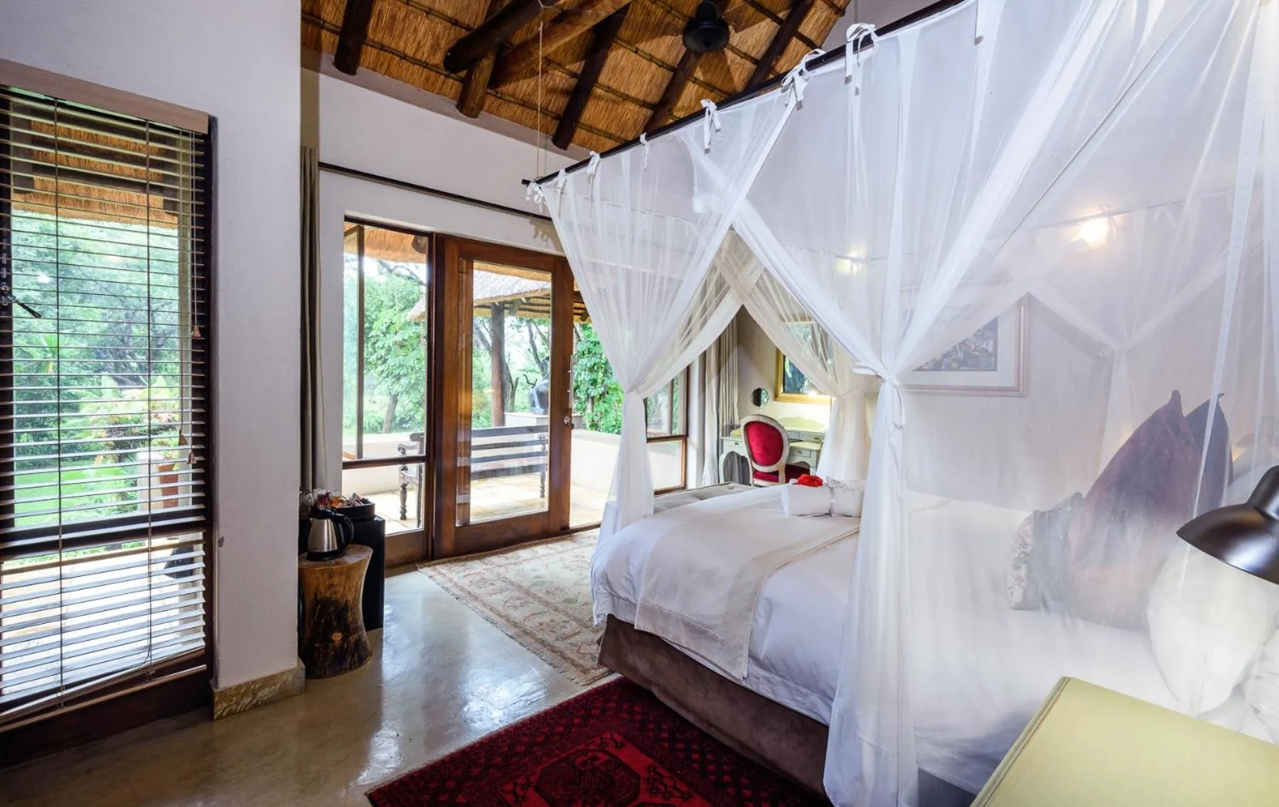 Photo of the whole room, Bed in Khaya Ndlovu Safari Manor