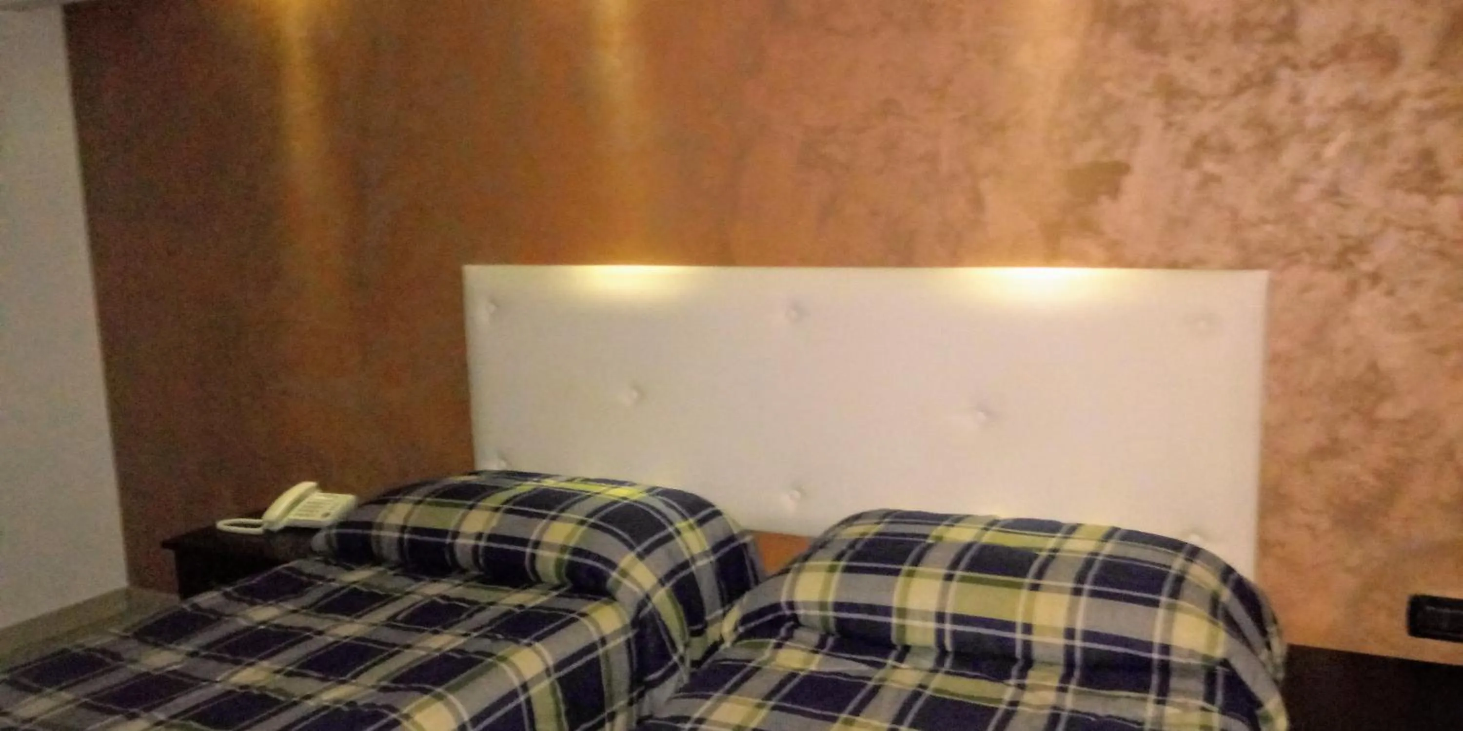 Night, Bed in Hotel 660