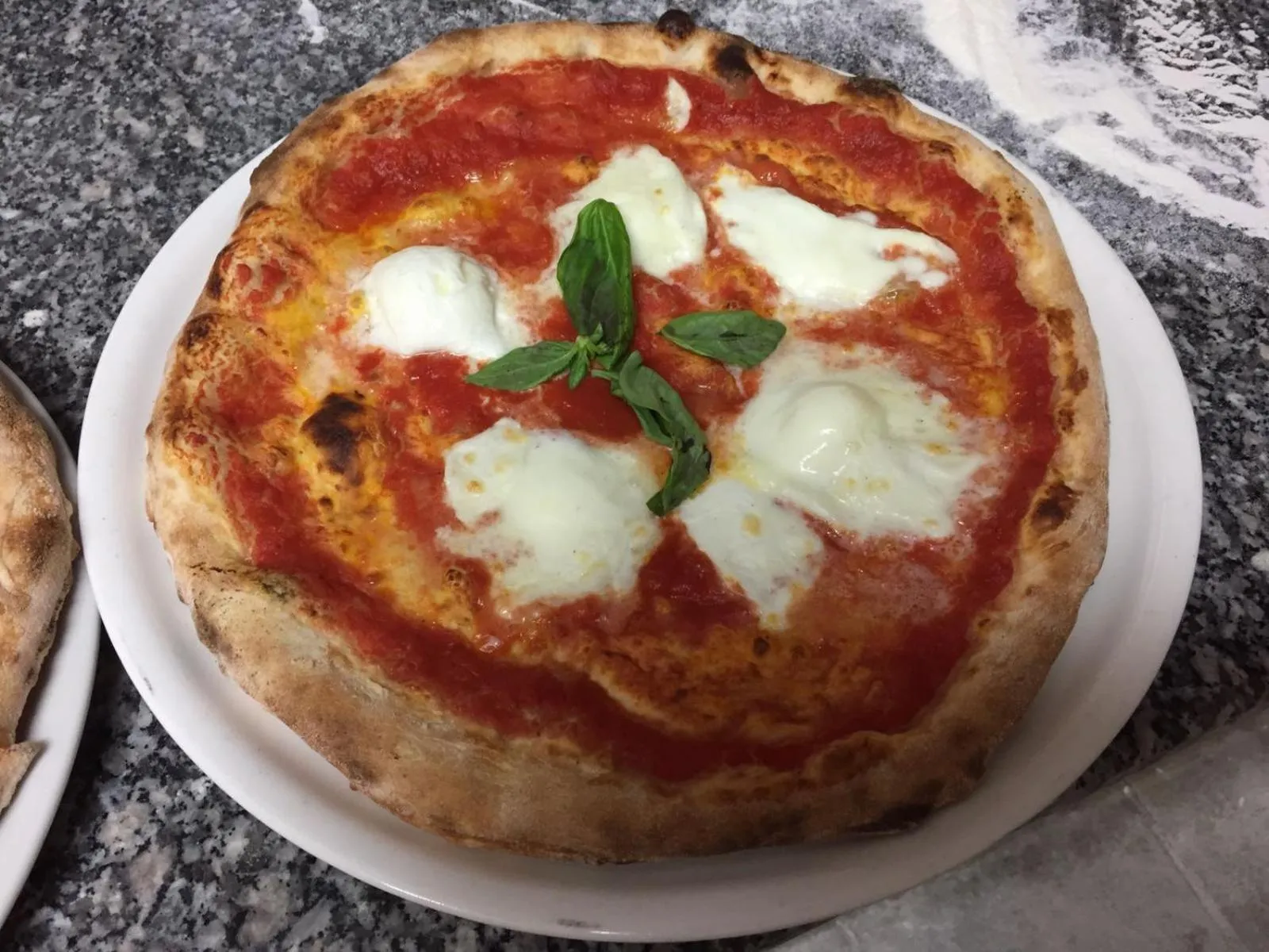 Restaurant/places to eat in Hotel 660