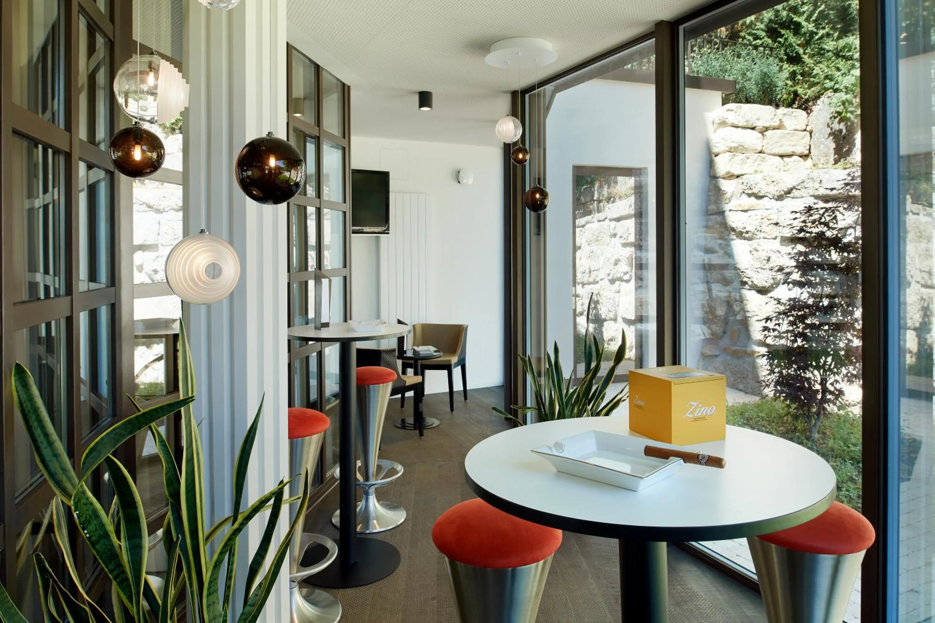 Lounge or bar in Grand Hôtel Les Endroits