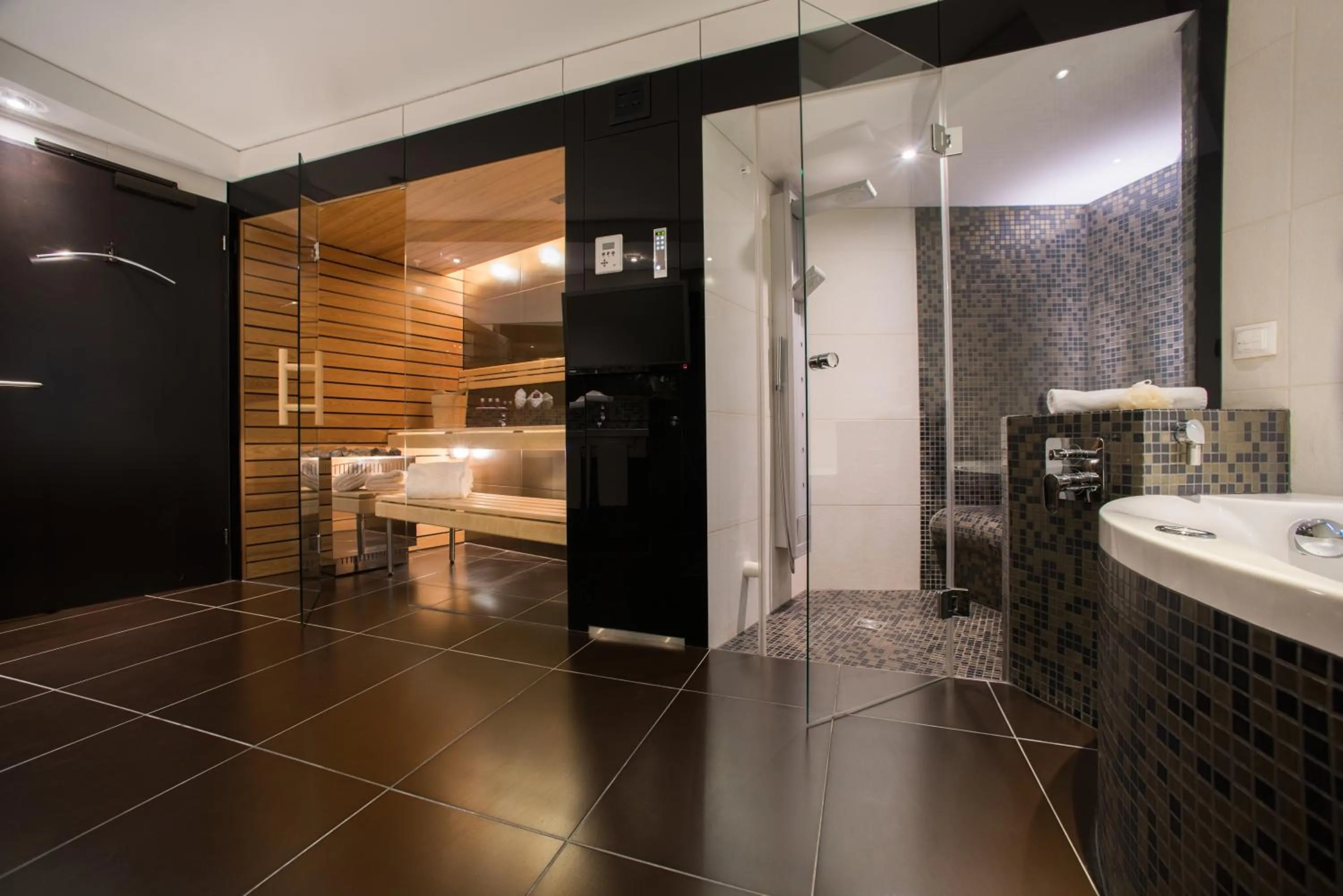 Shower in Grand Hôtel Les Endroits