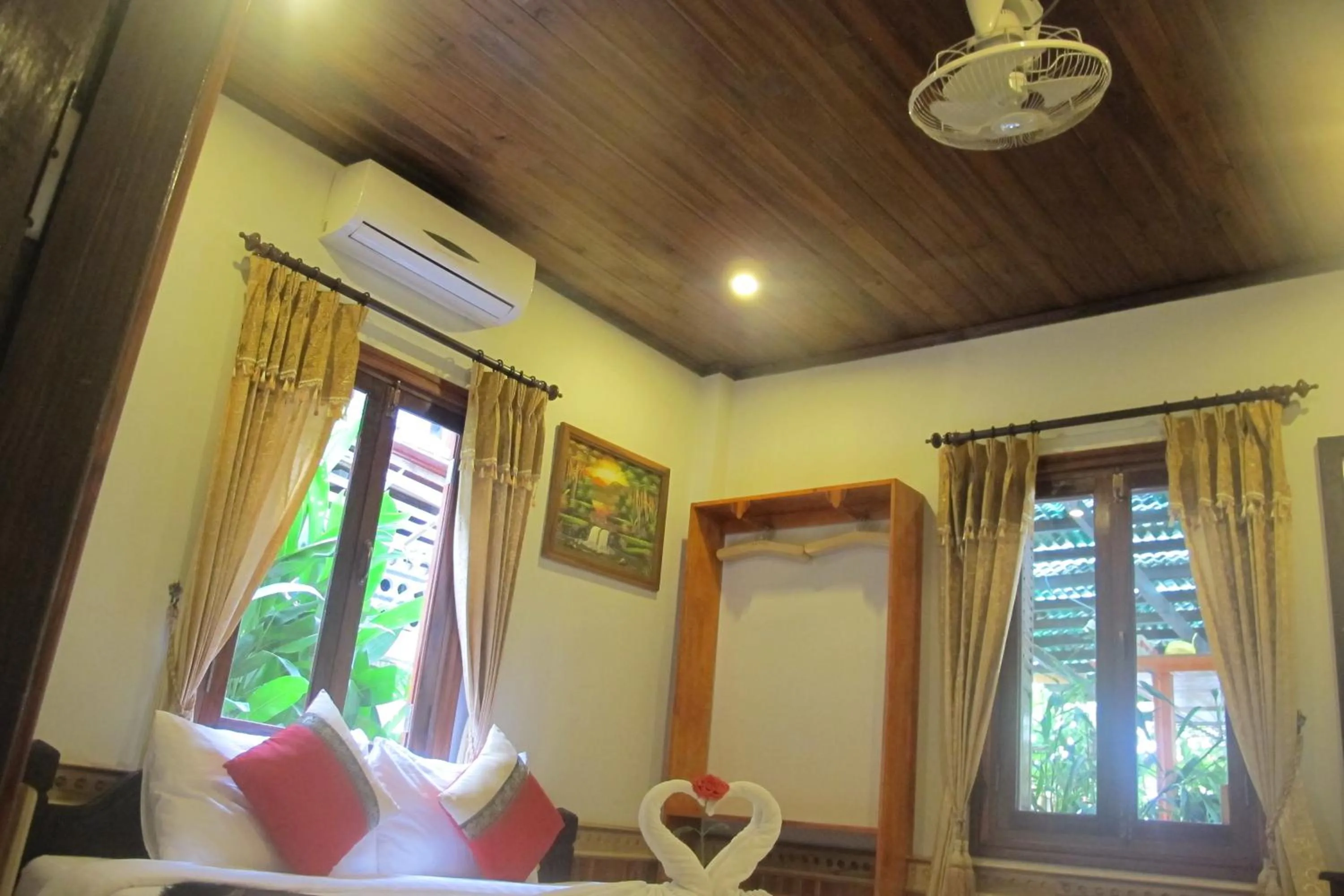 Photo of the whole room in Golden Lotus Place