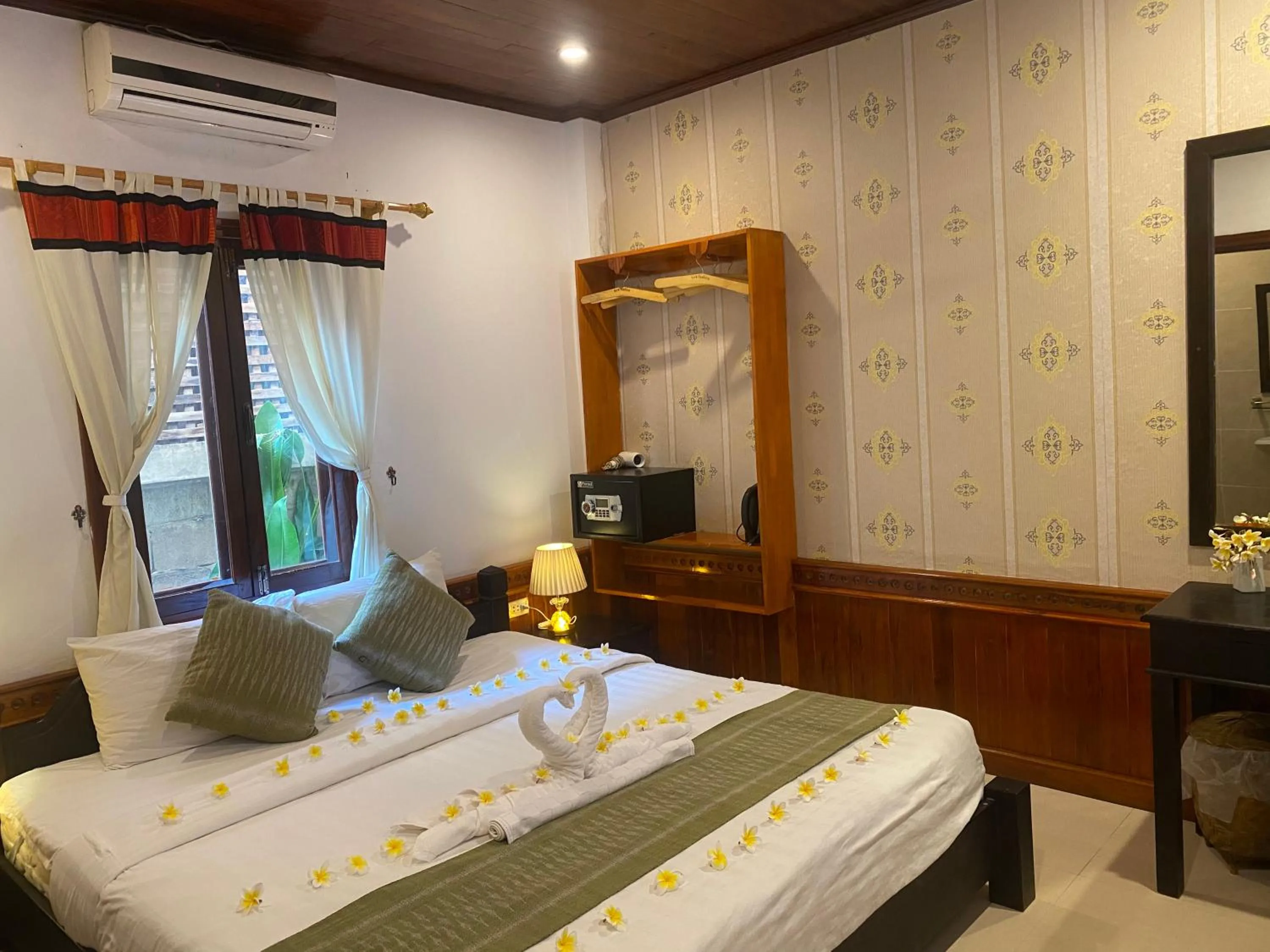 Photo of the whole room, Bed in Golden Lotus Place