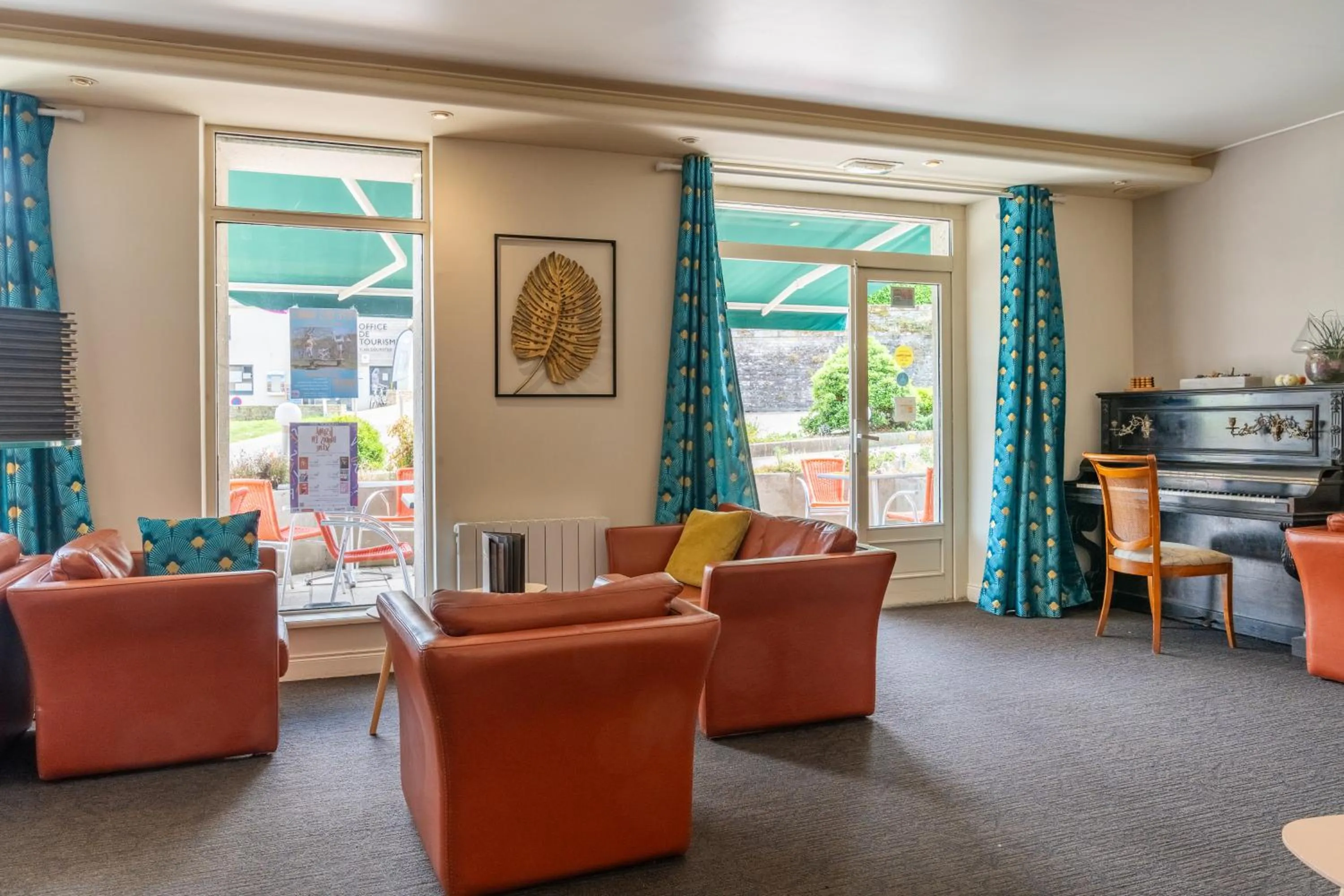 Living room in Logis Auberge Saint Thégonnec & son Restaurant