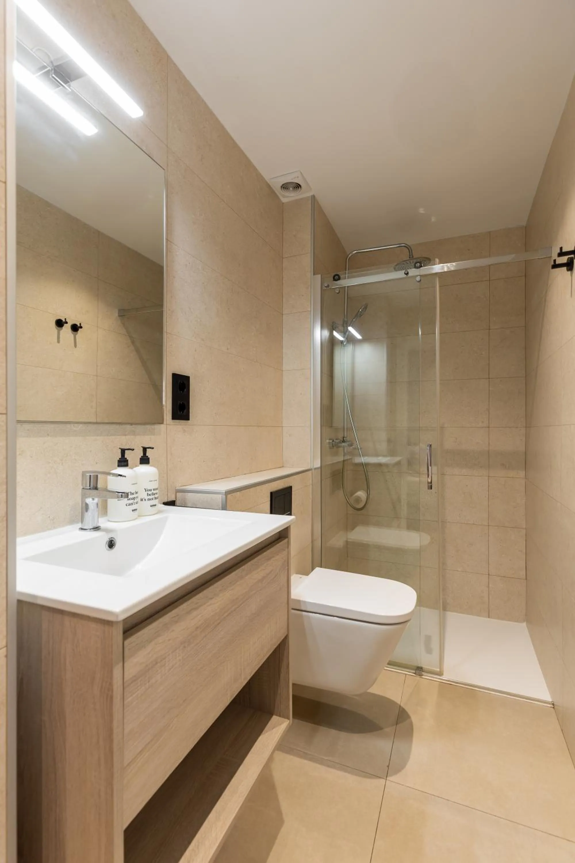 Shower in Apartamentos Laforja