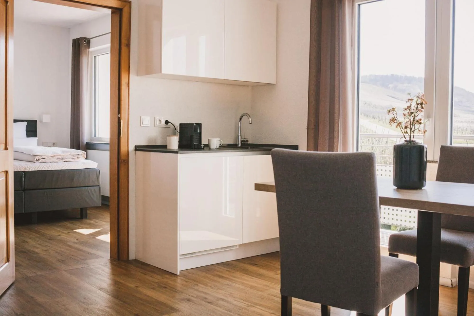 Kitchen or kitchenette, Bed in Weingut Gehlen-Cornelius