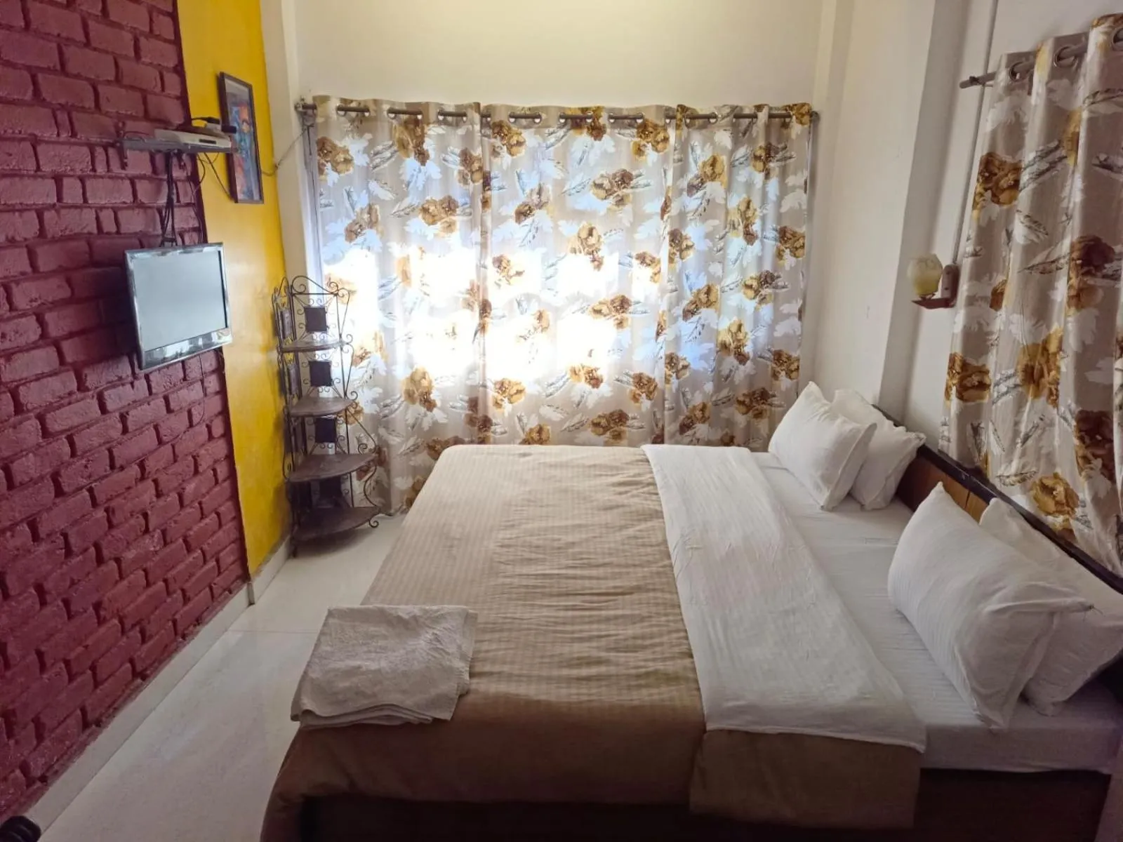 Standard Double Room - single occupancy in Mcleodganj Bed & Breakfast