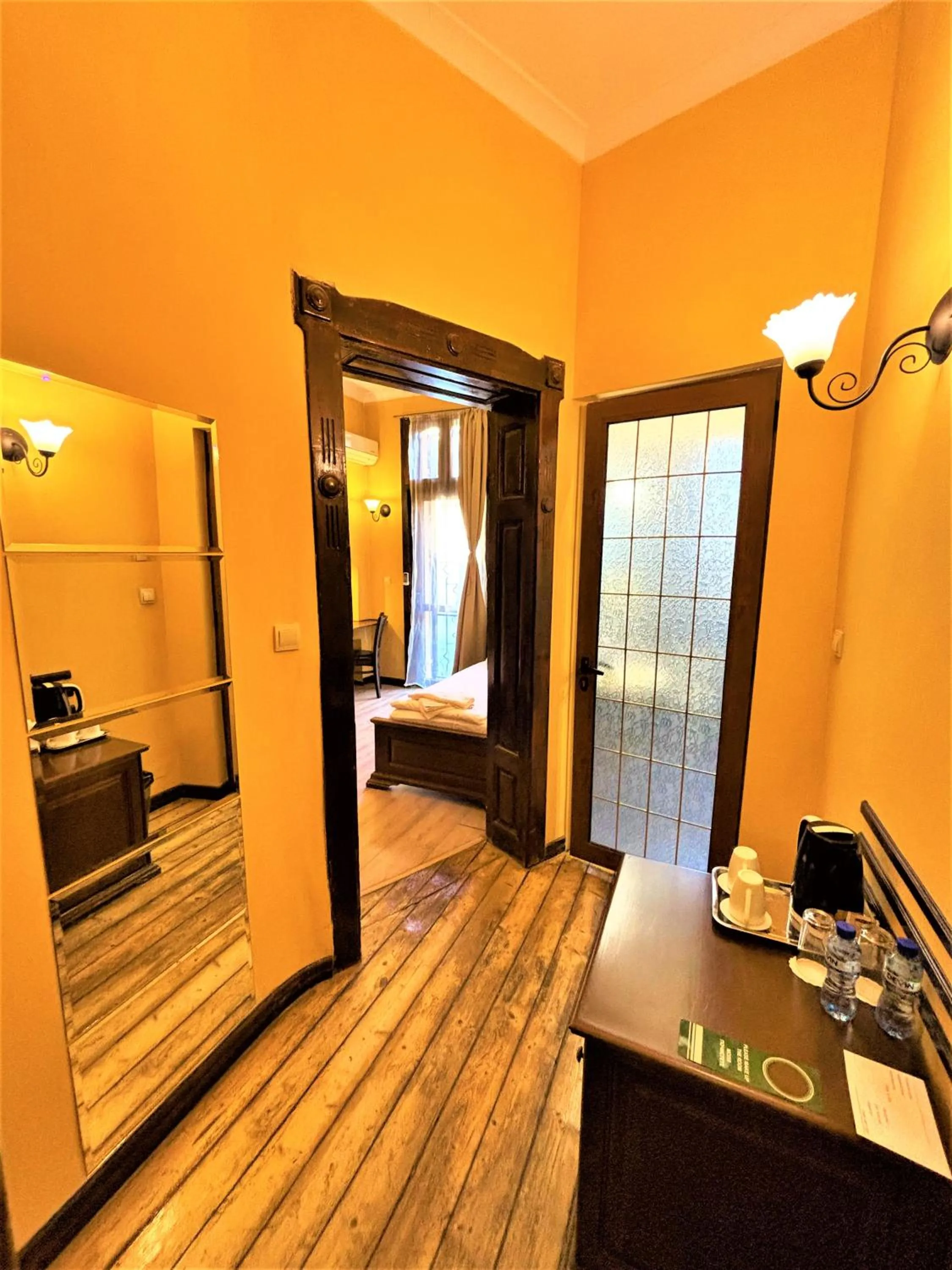 Bathroom, Bed in L'Opera Guest House