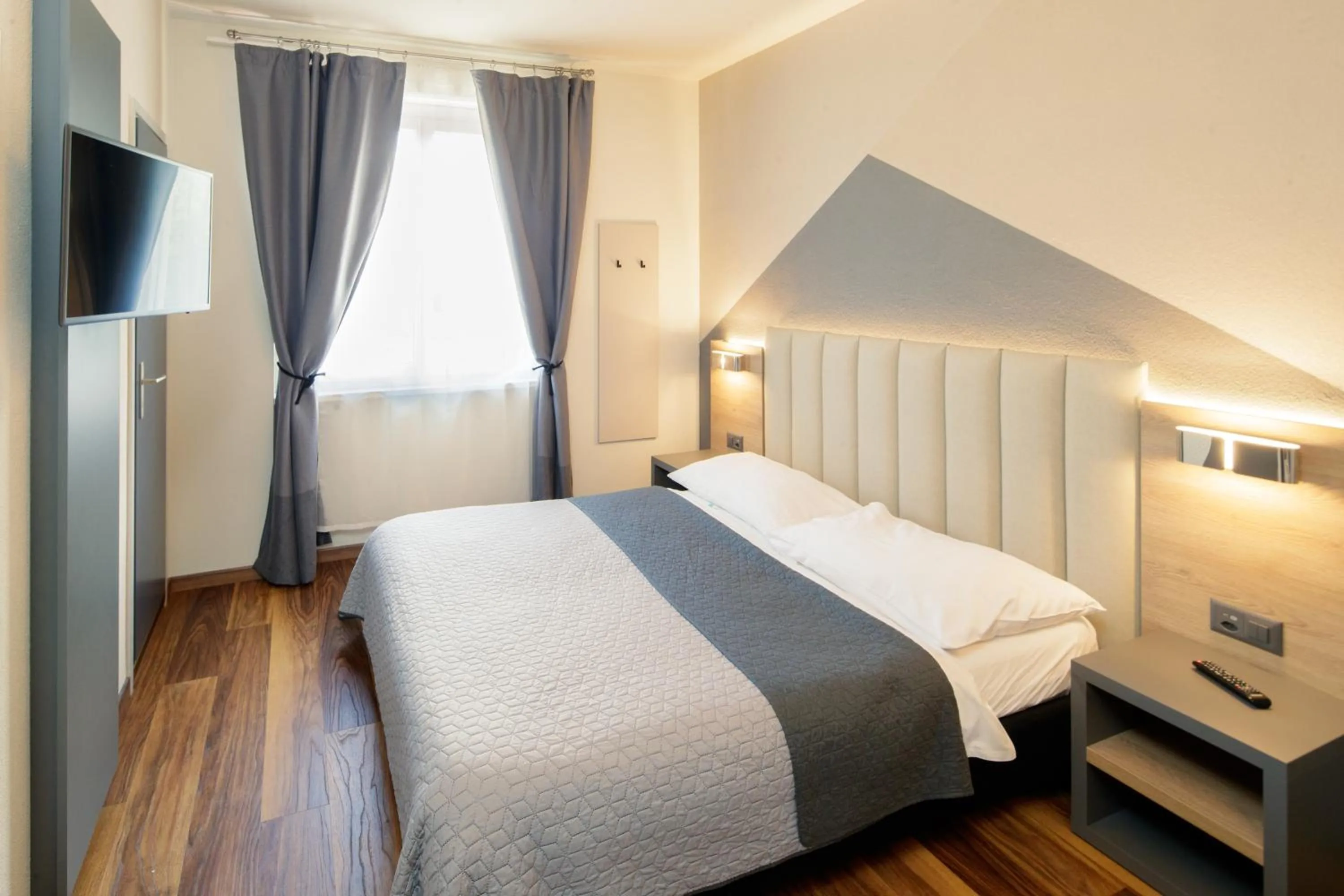 Bedroom, Bed in Albergo Mirador Ascona