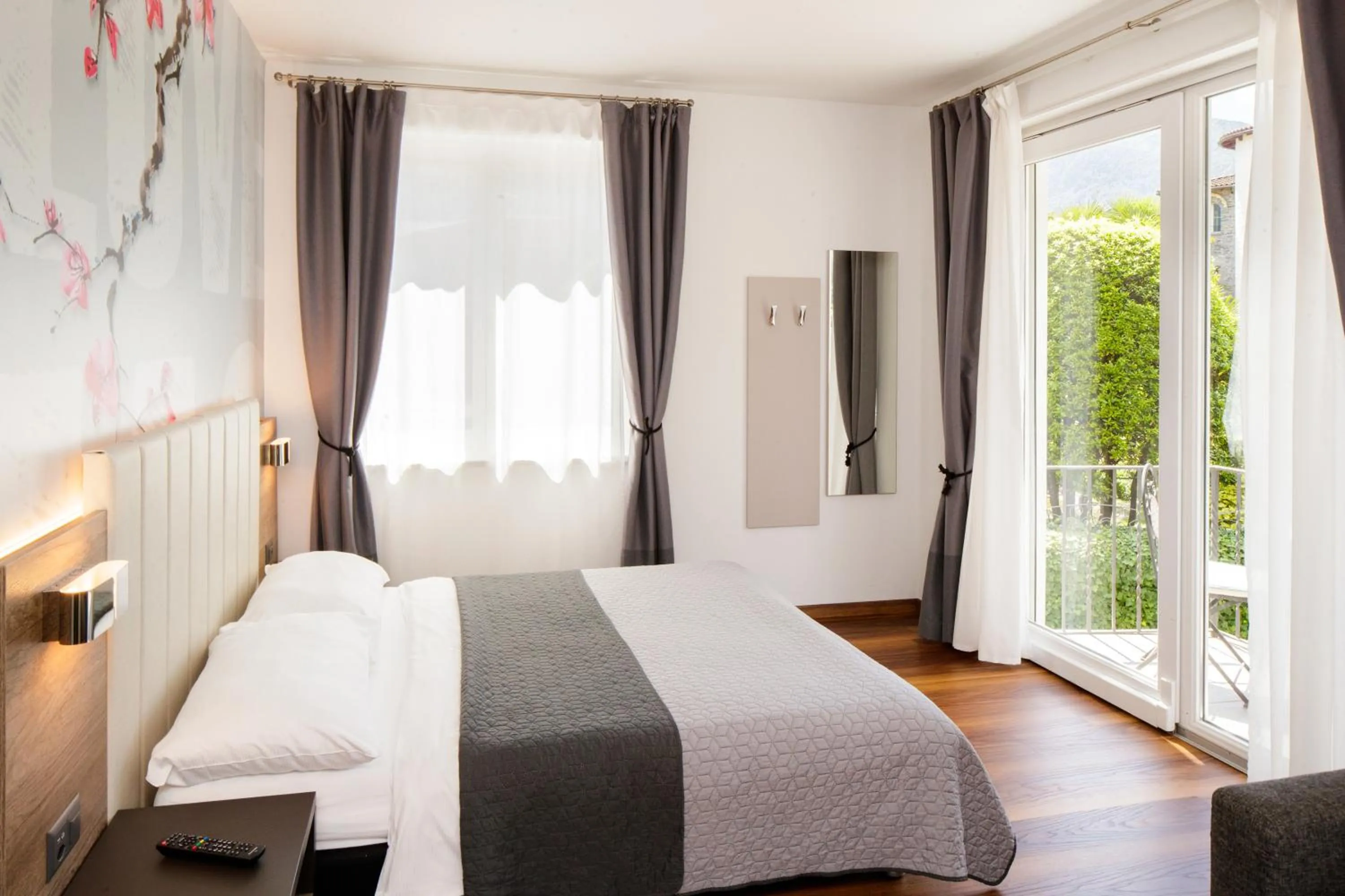 Bedroom, Bed in Albergo Mirador Ascona