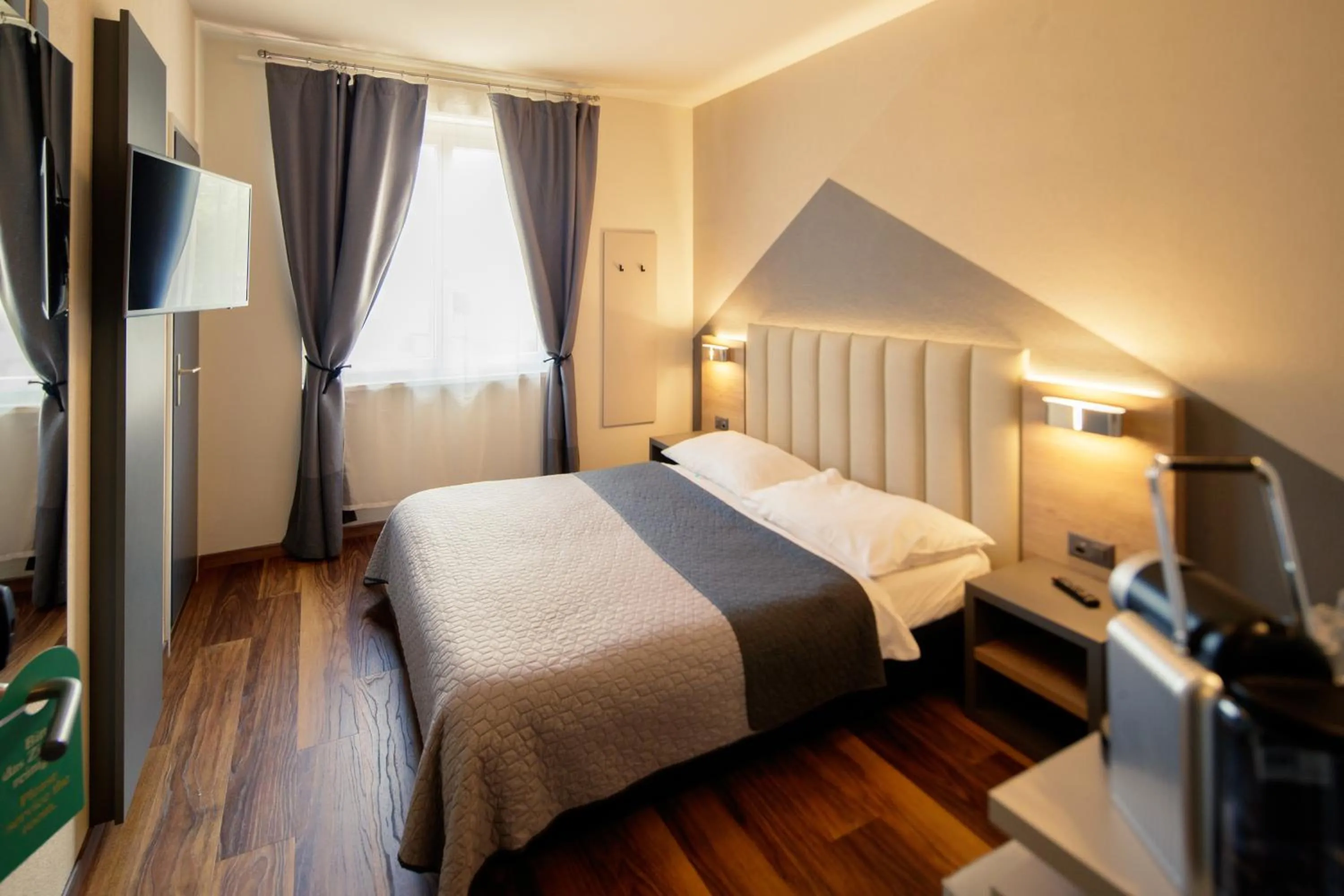 Bedroom, Bed in Albergo Mirador Ascona