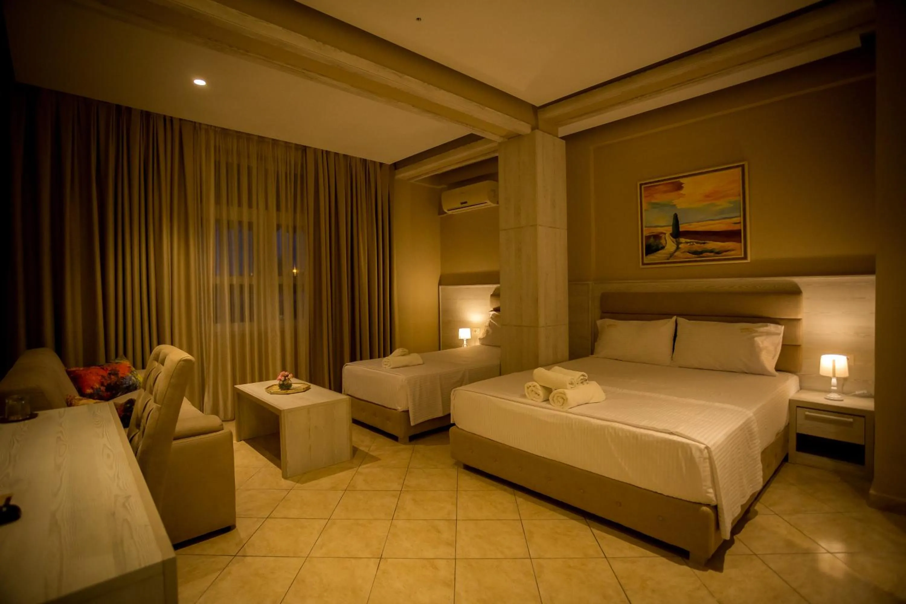 Bathroom, Bed in Hotel Valz