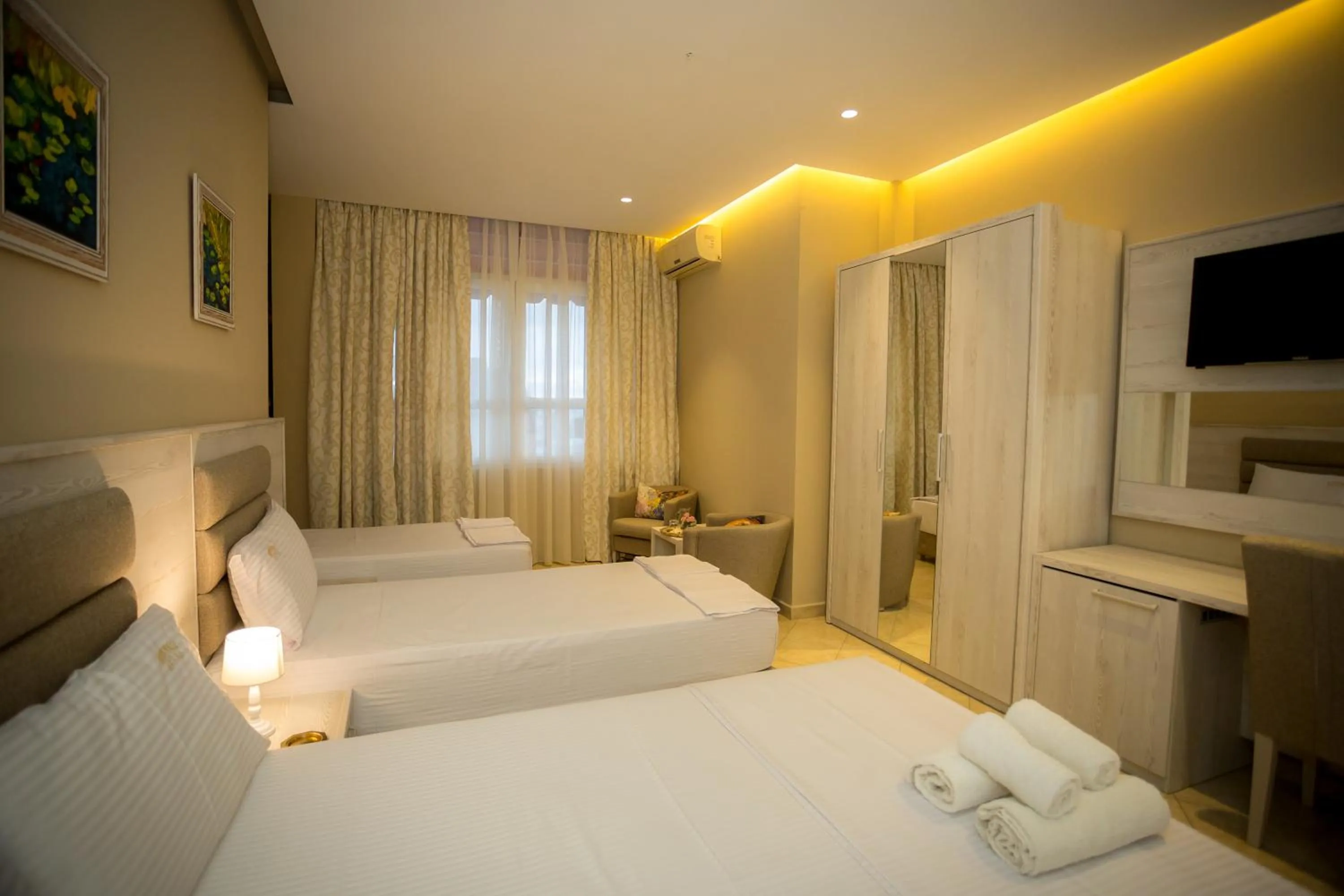 Bathroom, Bed in Hotel Valz