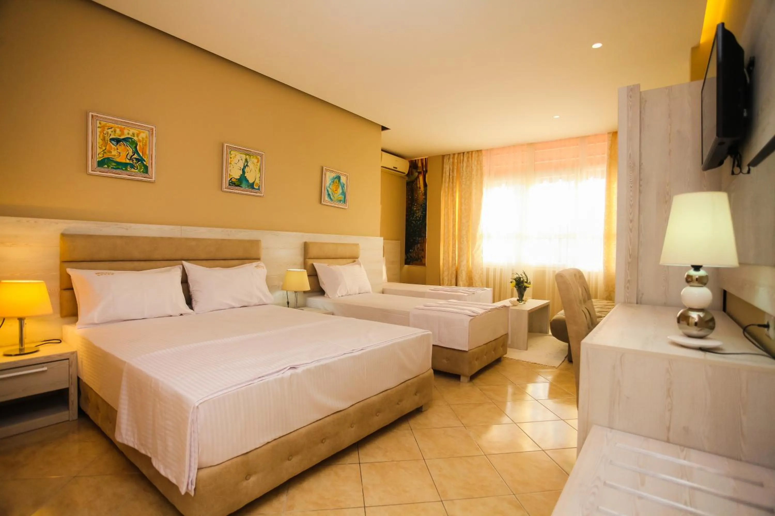 Bathroom, Bed in Hotel Valz