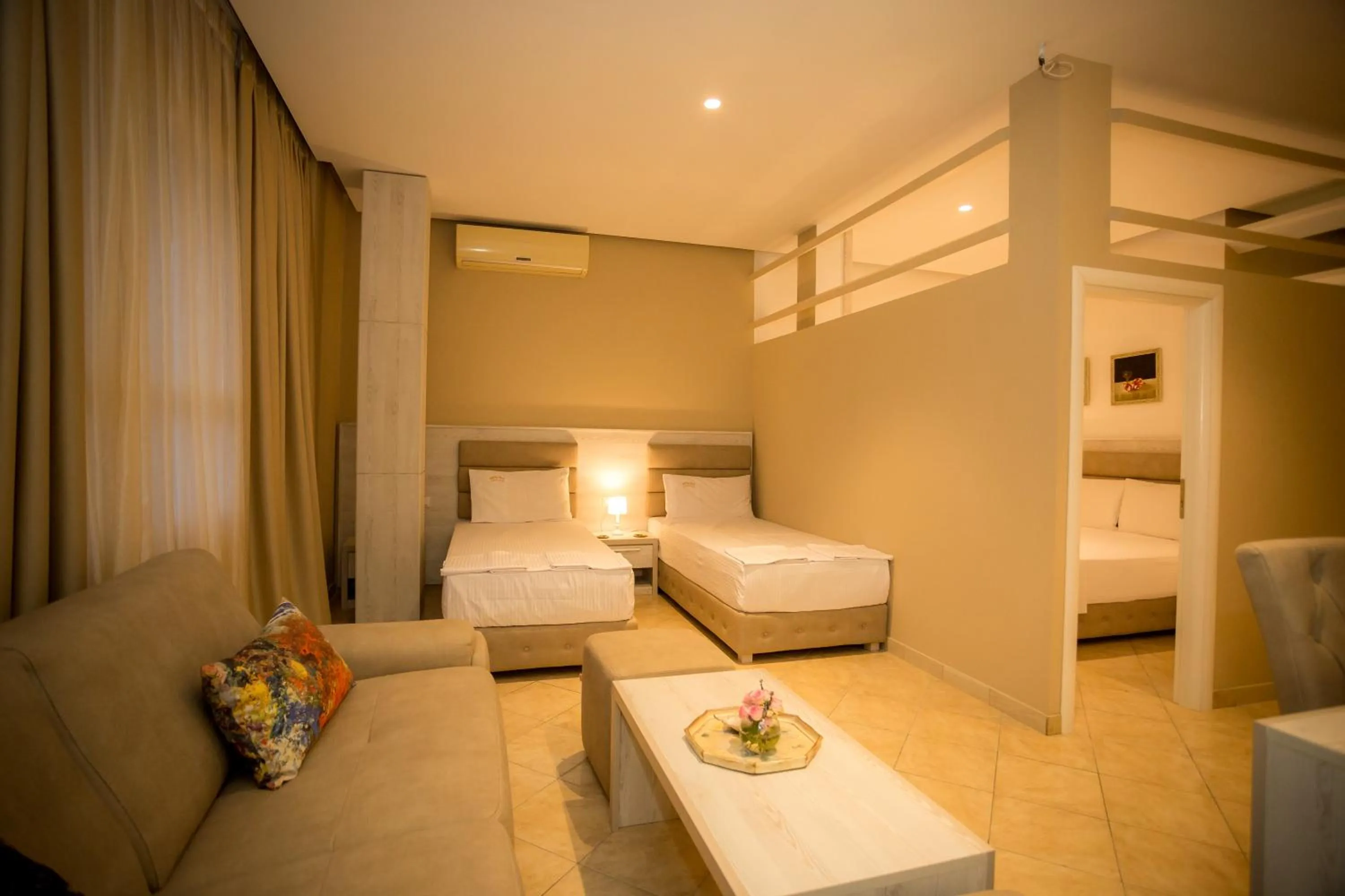 Communal lounge/ TV room, Bed in Hotel Valz