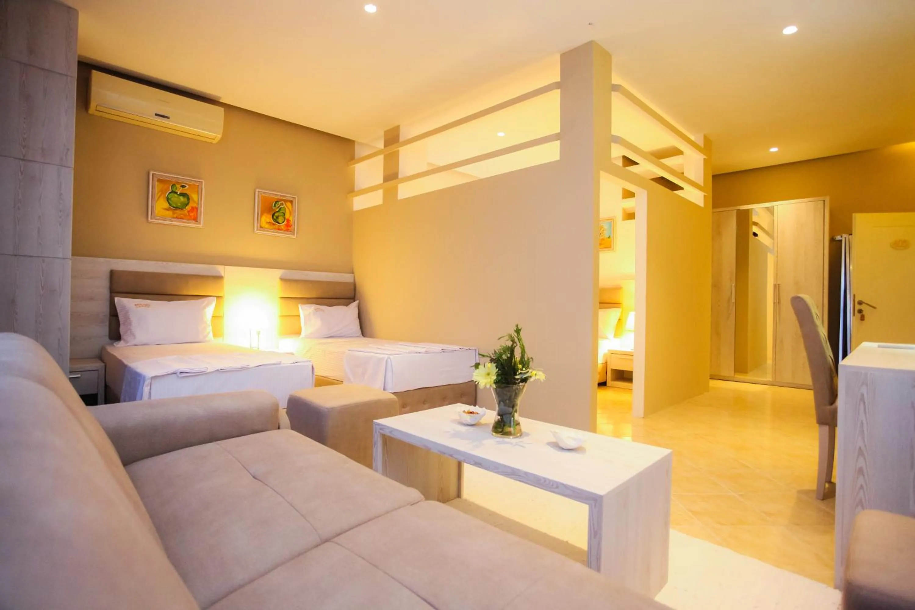 Bathroom, Bed in Hotel Valz