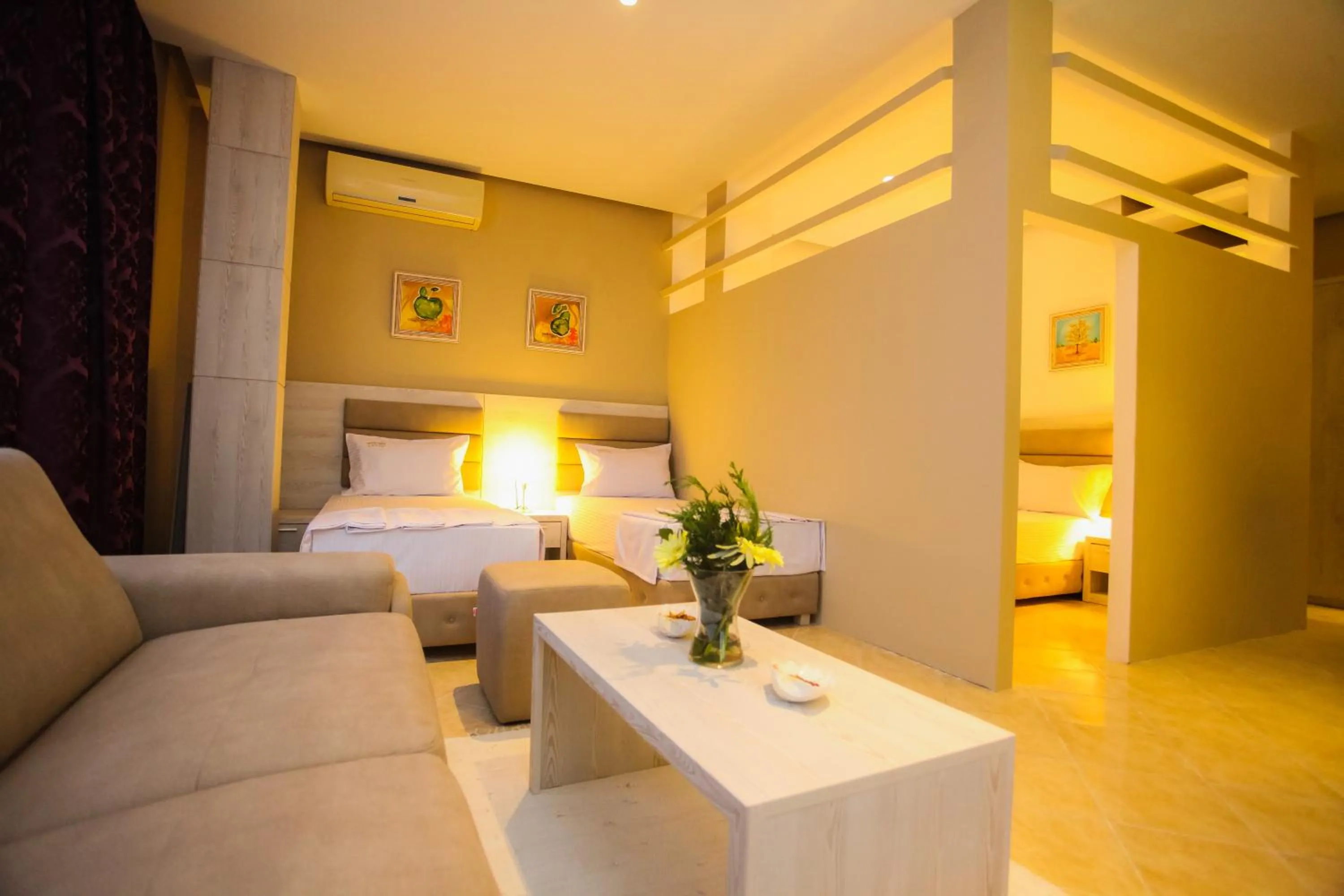 Bathroom, Bed in Hotel Valz