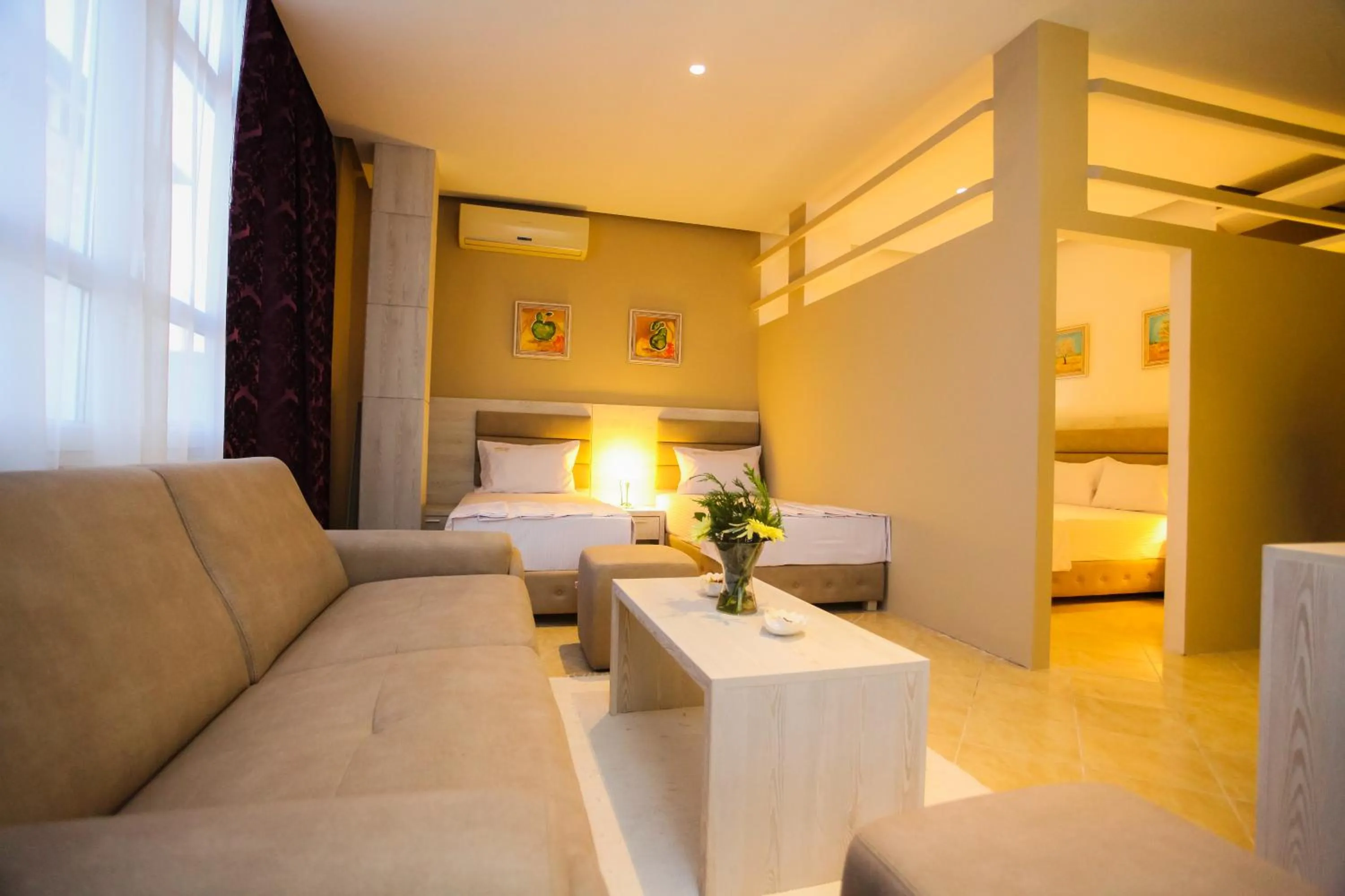 Bathroom, Bed in Hotel Valz