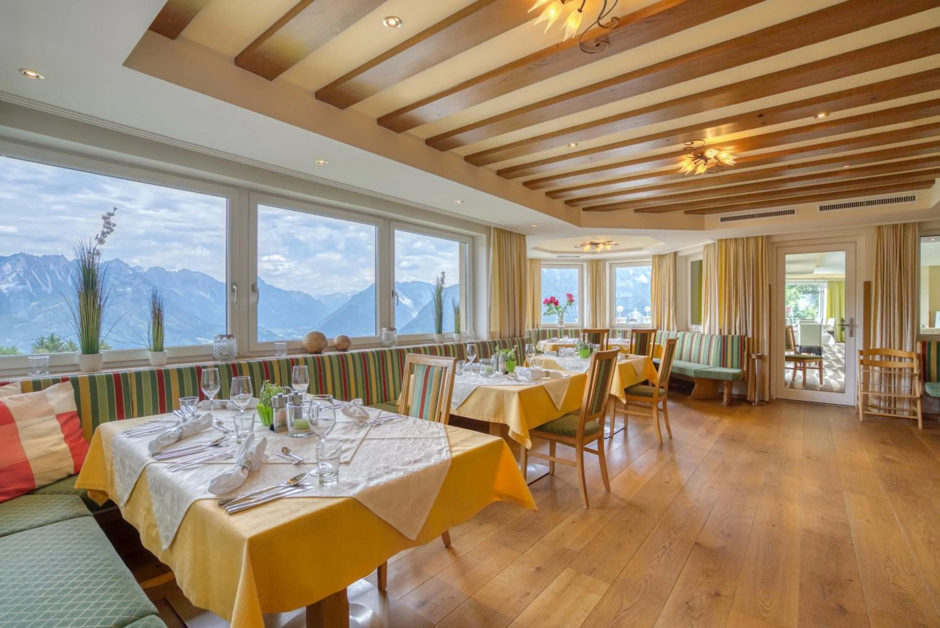 Restaurant/places to eat in Alpinresort Schillerkopf