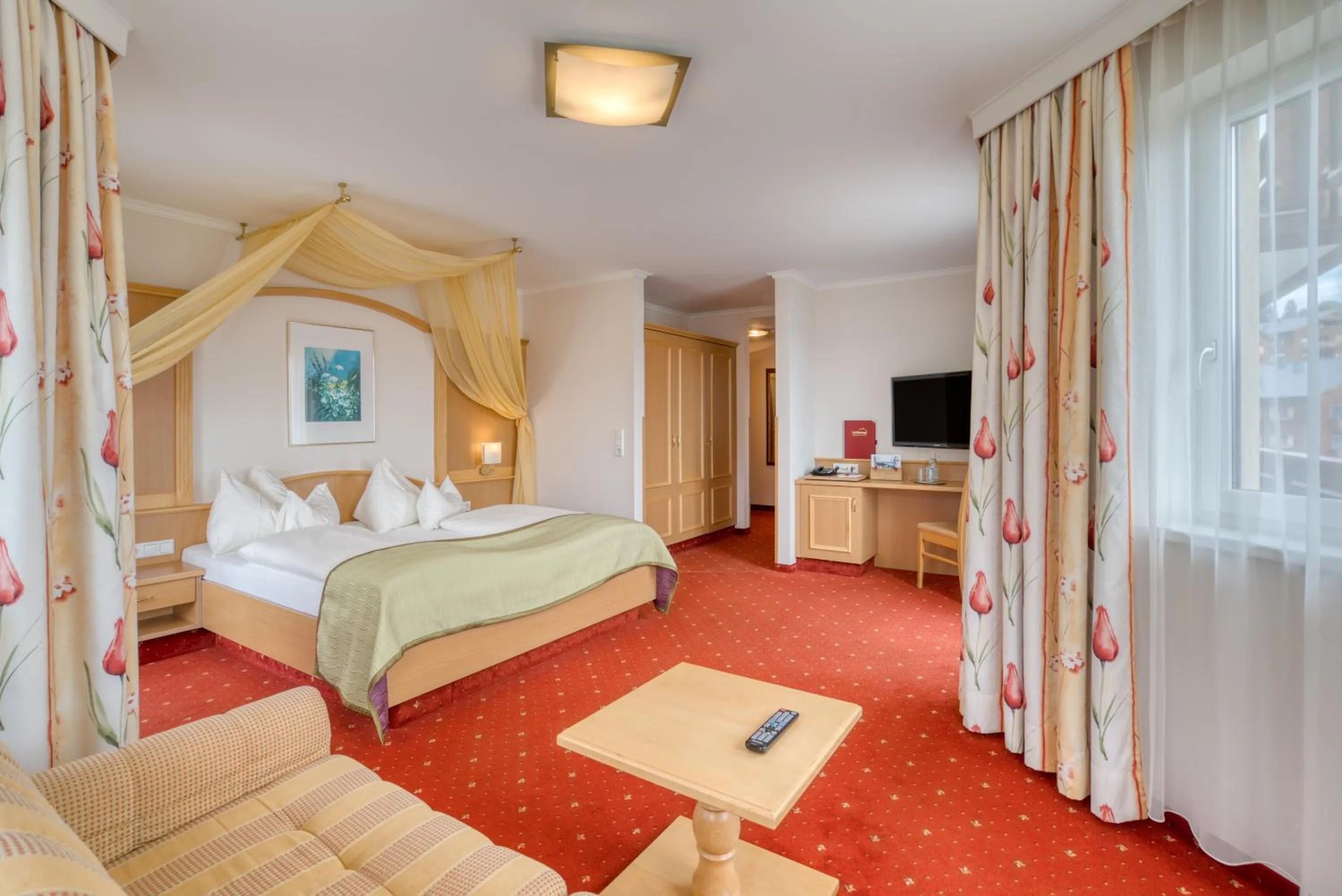 Photo of the whole room, Bed in Alpinresort Schillerkopf