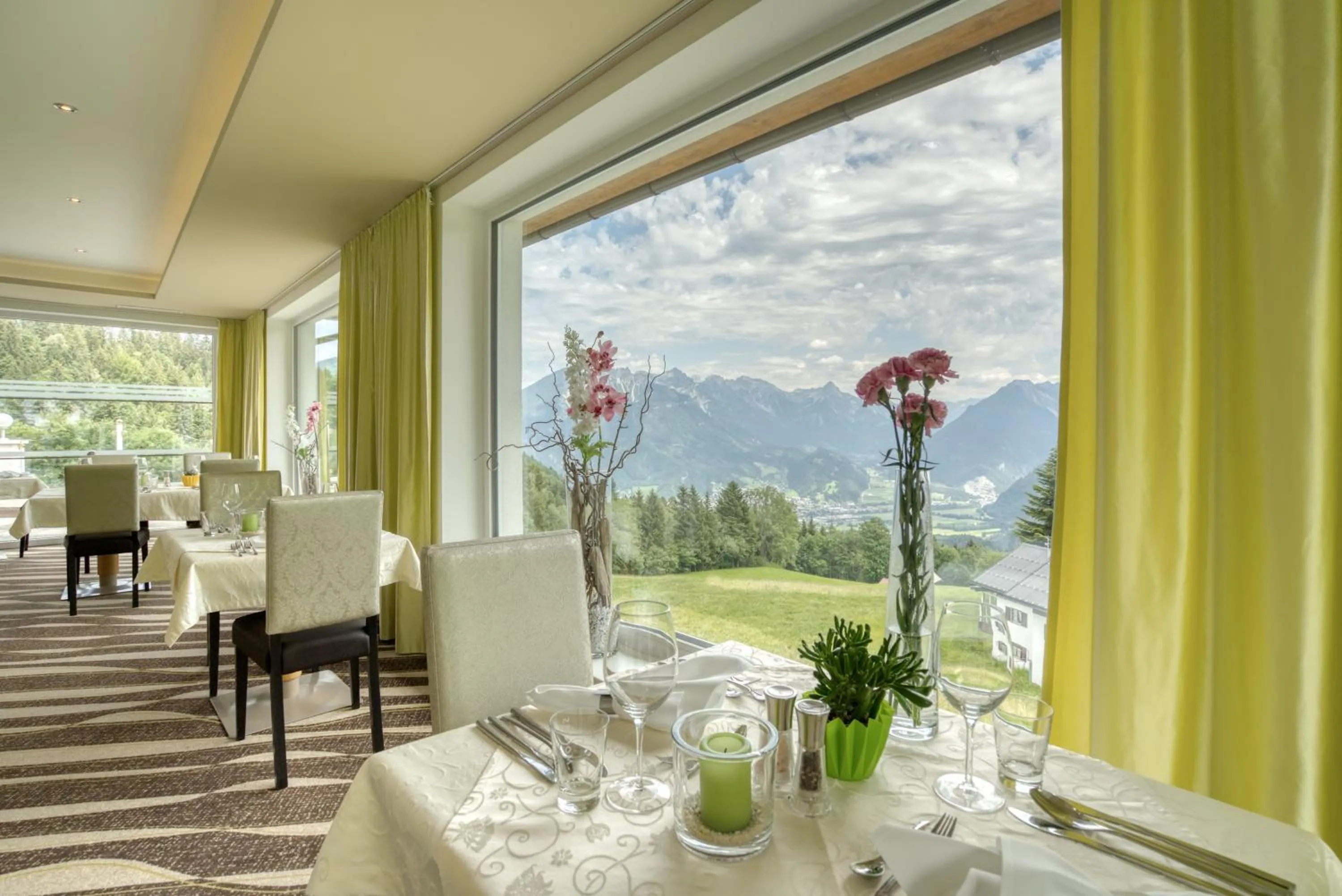 Restaurant/places to eat in Alpinresort Schillerkopf