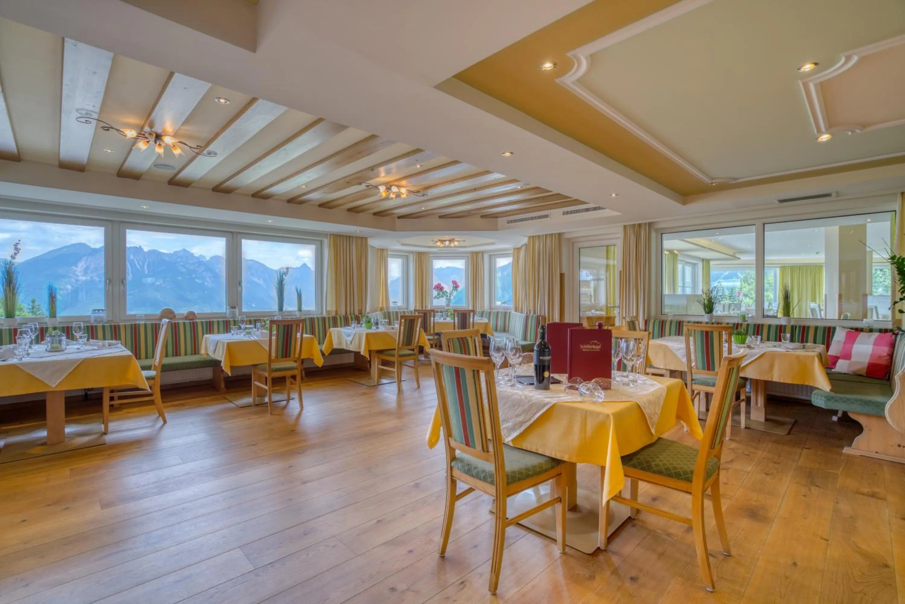 Restaurant/places to eat in Alpinresort Schillerkopf