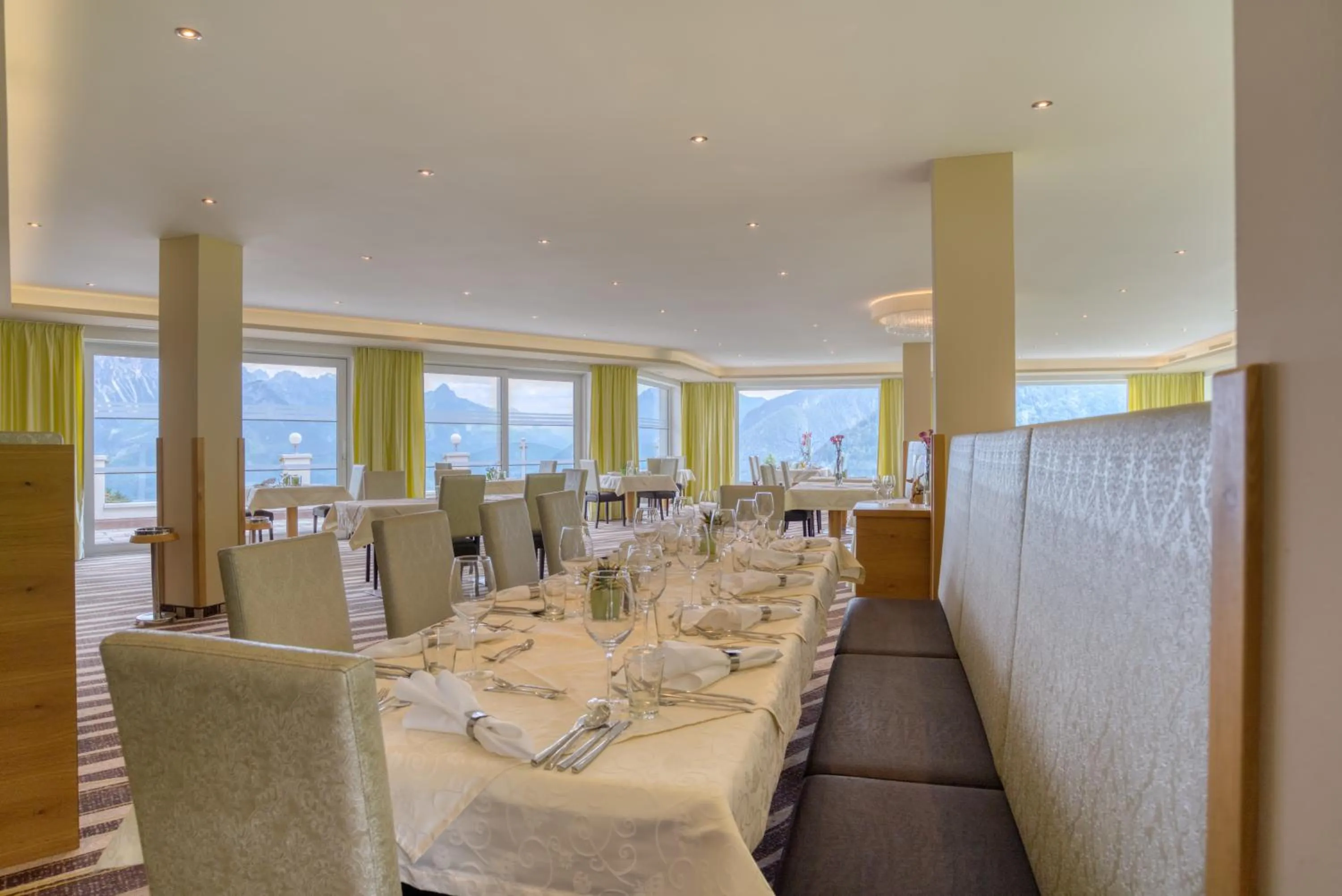 Restaurant/places to eat in Alpinresort Schillerkopf